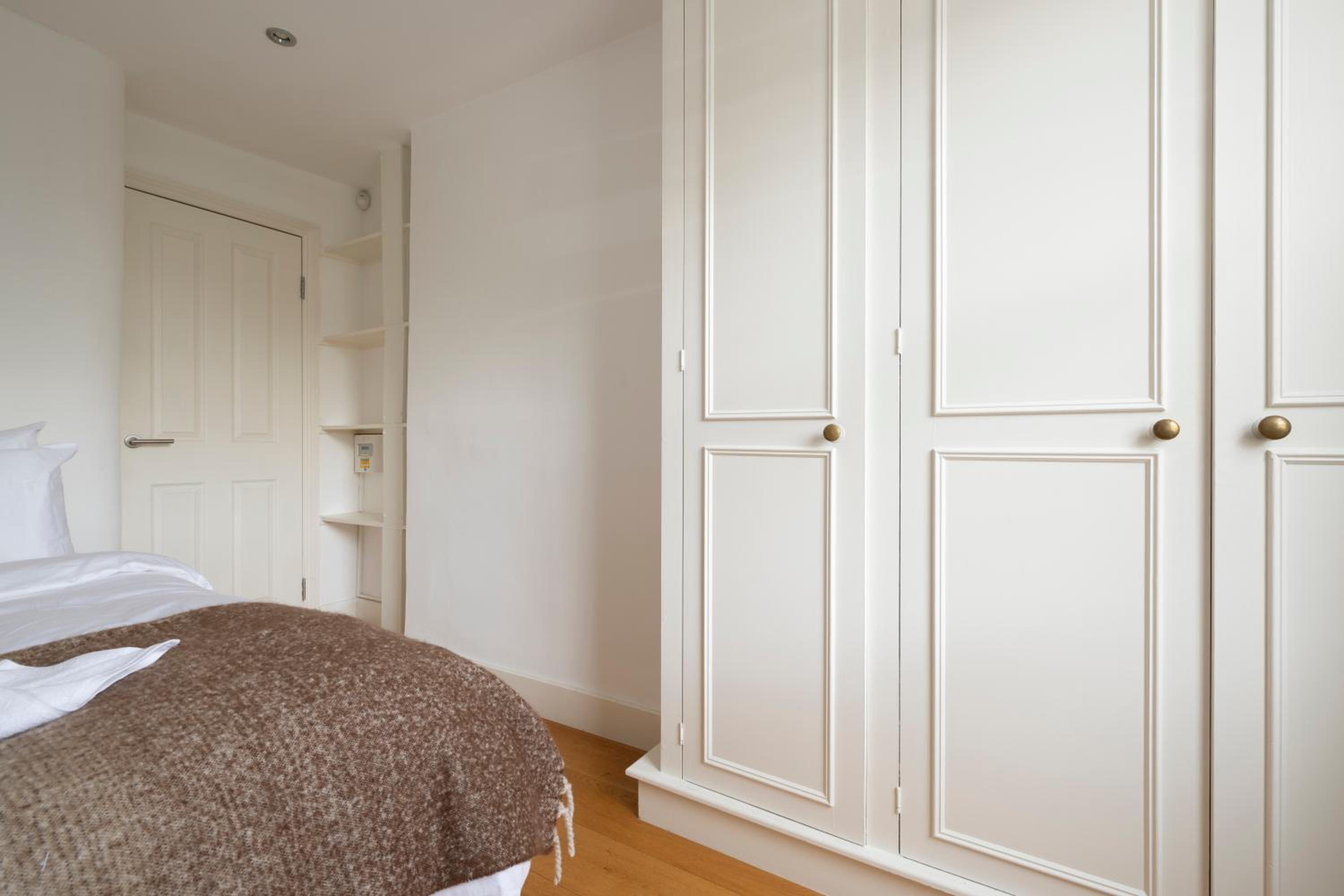 Fulham Spacious 4BD Home, Parking & Garden, WiFi