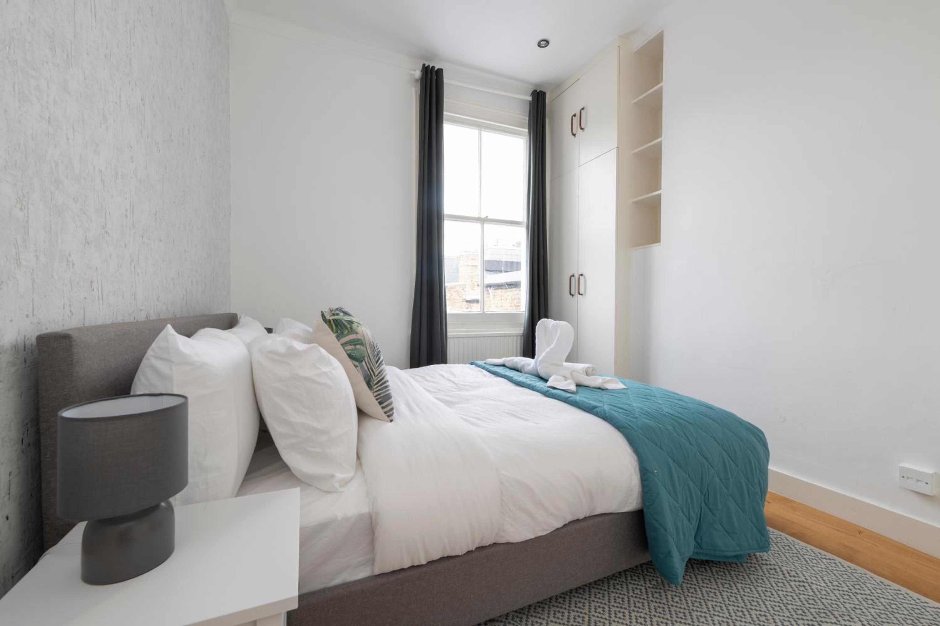 Fulham Spacious 4BD Home, Parking & Garden, WiFi