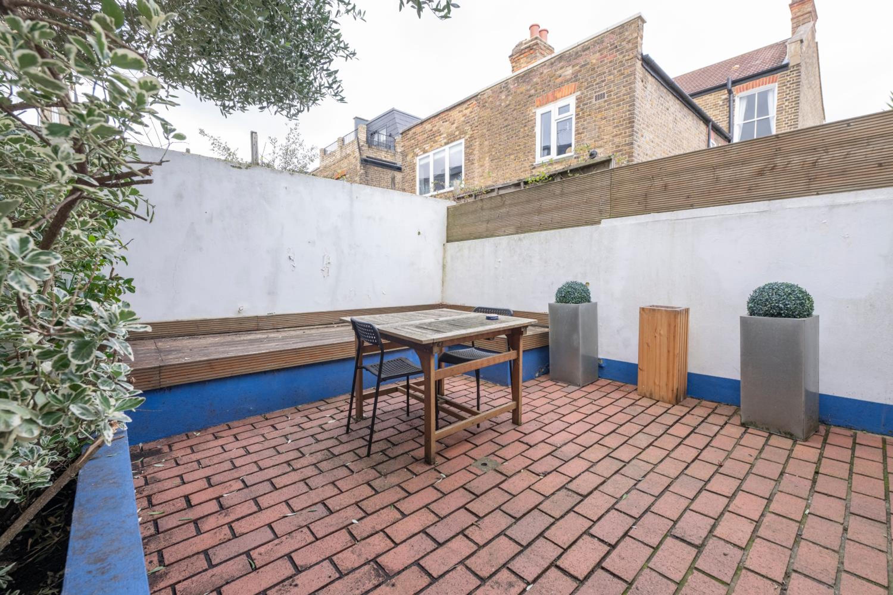 Fulham Spacious 4BD Home, Parking & Garden, WiFi