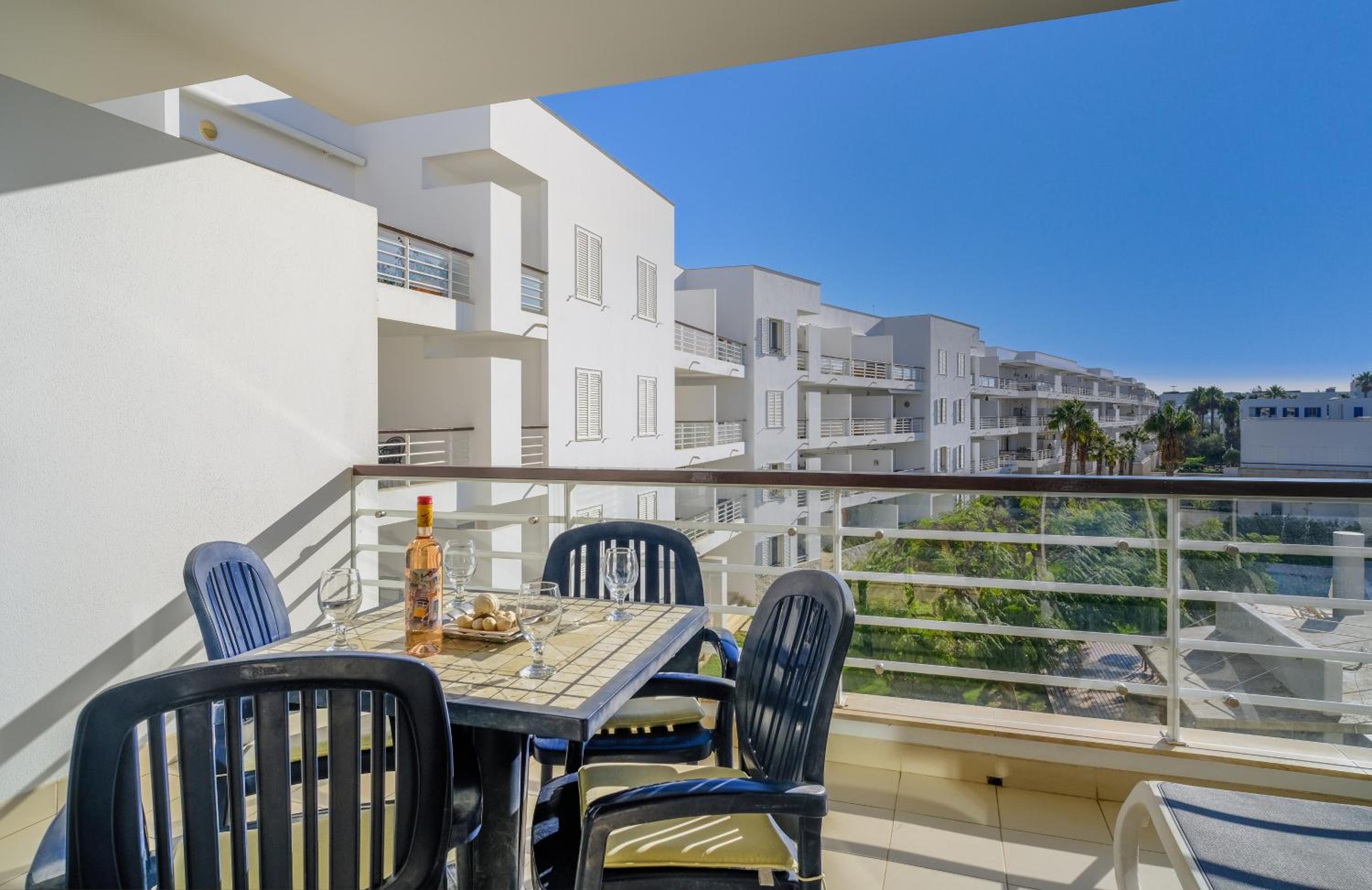Beautiful two bedroom apartment in Lagos Marina with shared pool