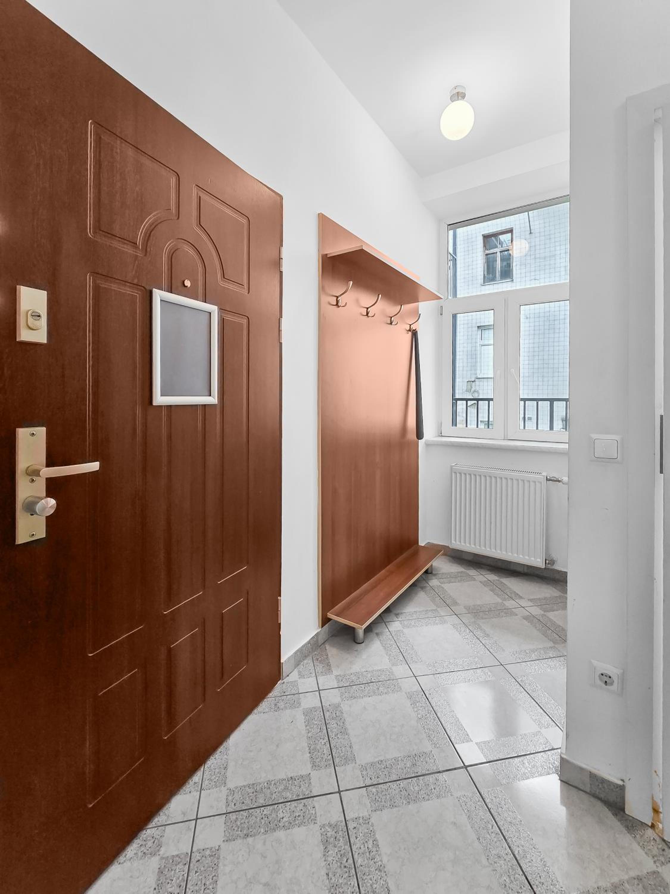 Elegant 3-Bedroom Getaway with Balcony for Groups up to 7