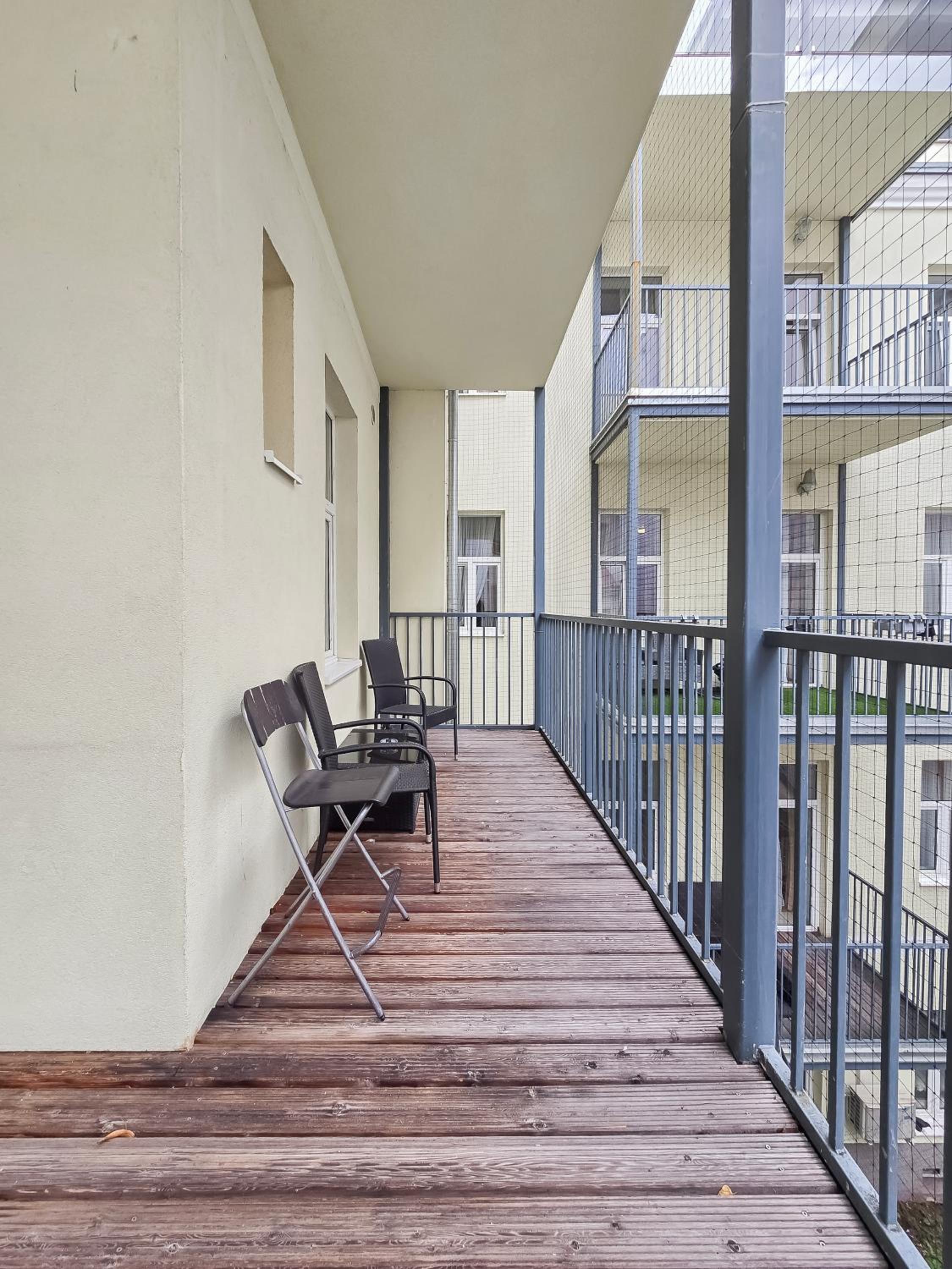 Elegant 3-Bedroom Getaway with Balcony for Groups up to 7