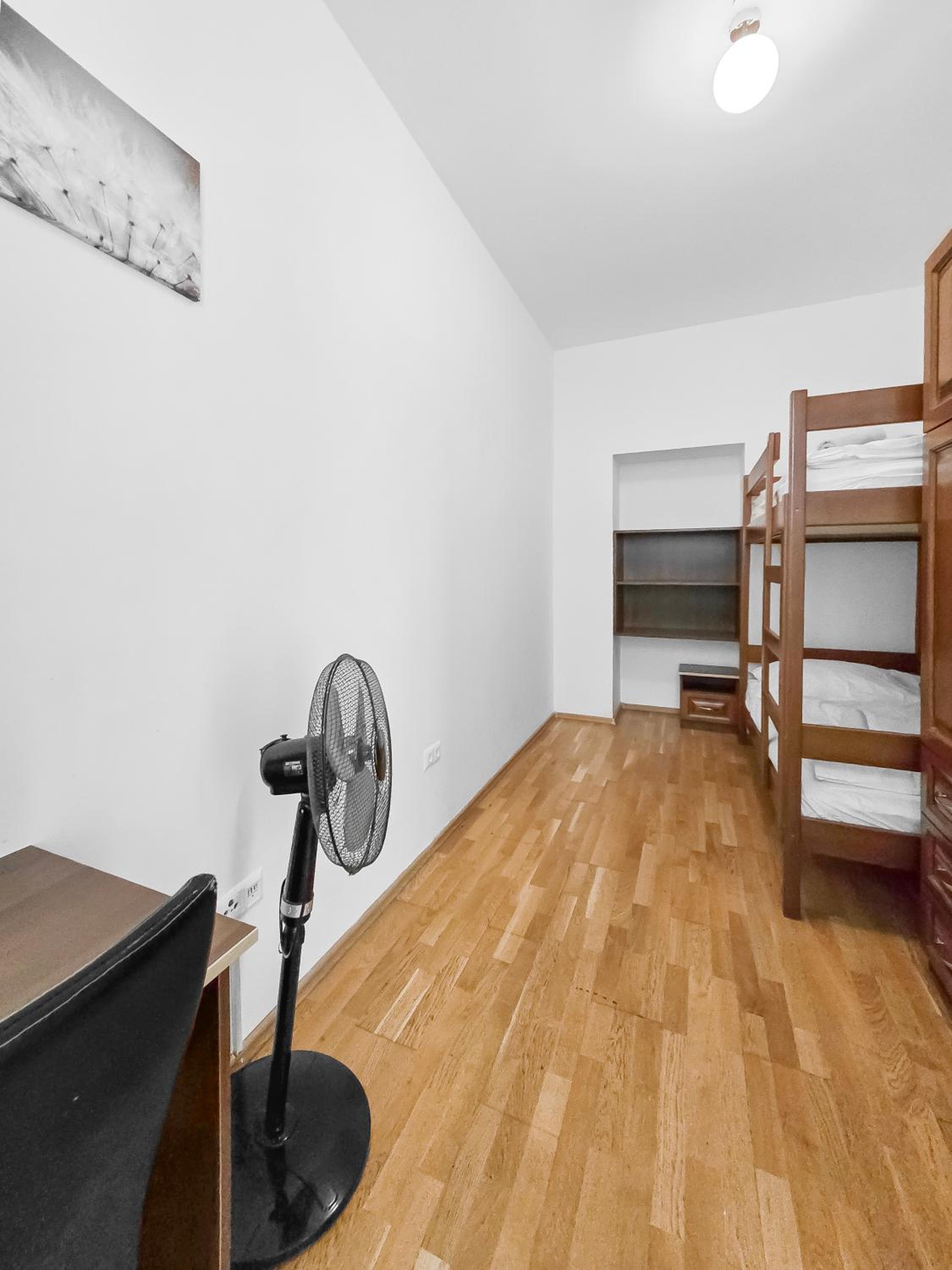 Elegant 3-Bedroom Getaway with Balcony for Groups up to 7