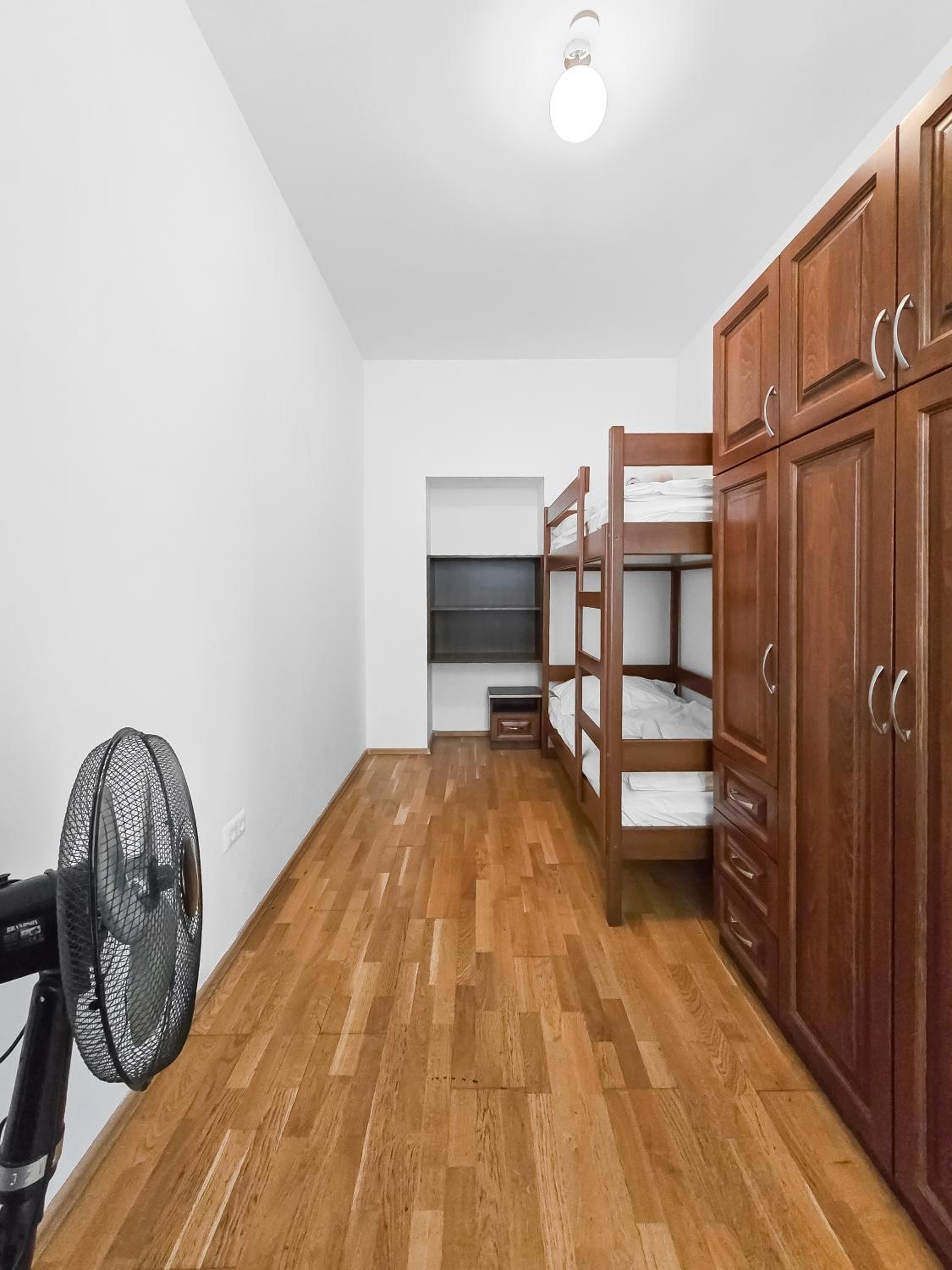 Elegant 3-Bedroom Getaway with Balcony for Groups up to 7