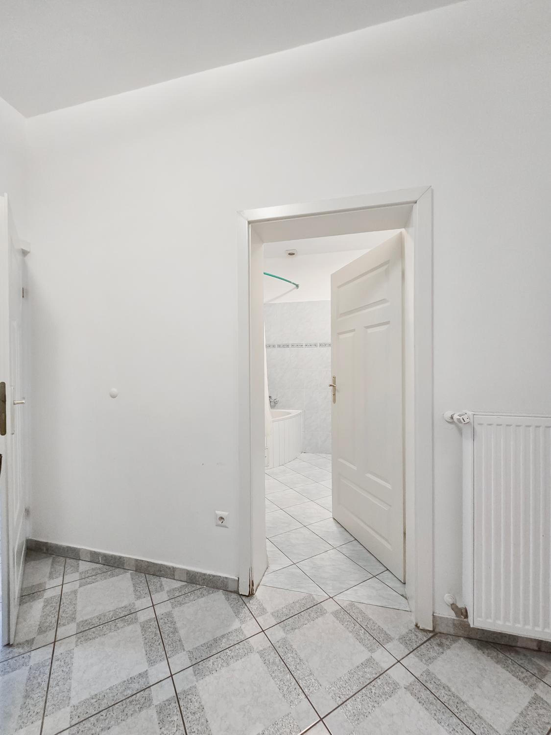 Elegant 3-Bedroom Getaway with Balcony for Groups up to 7
