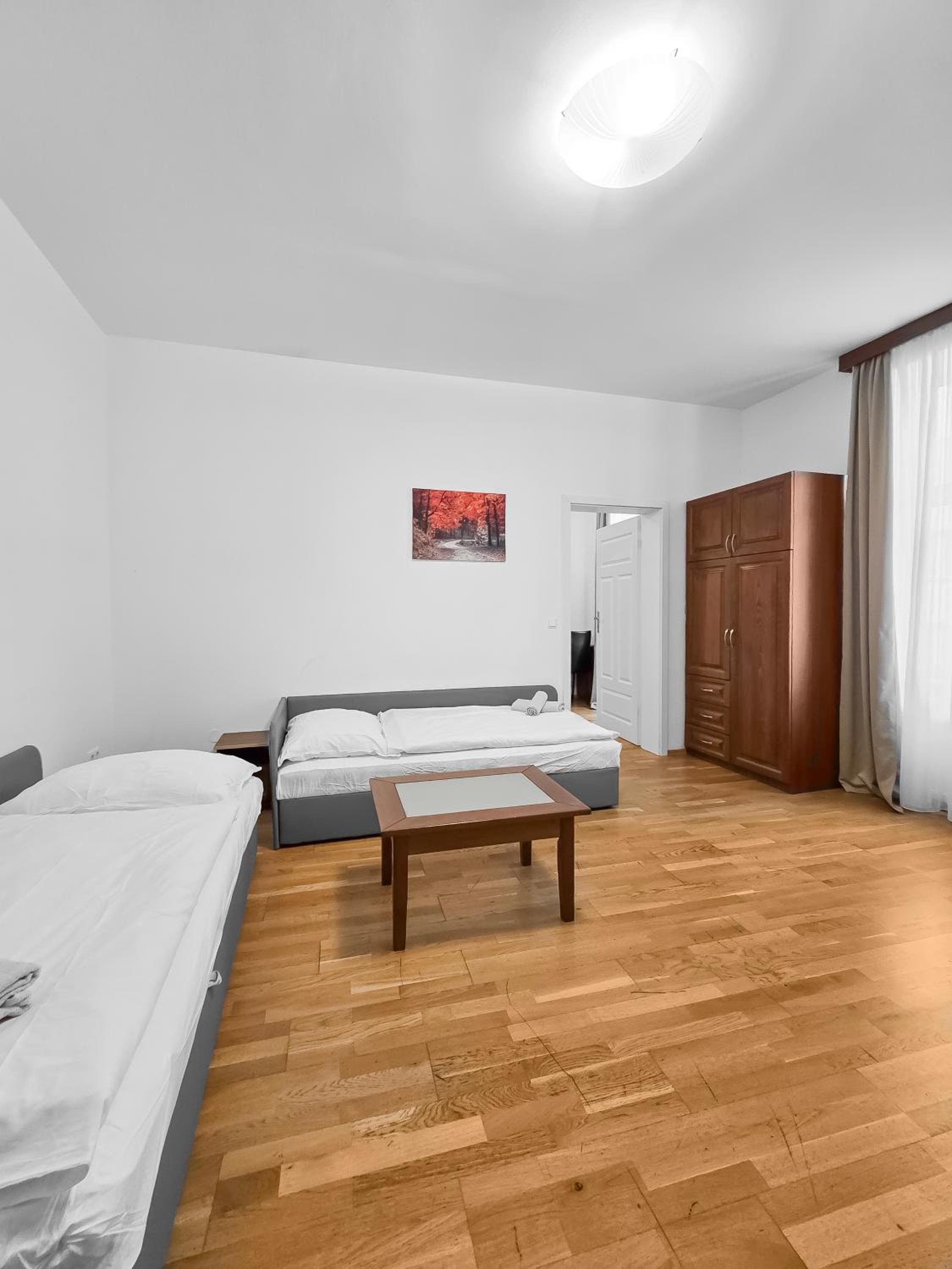 Elegant 3-Bedroom Getaway with Balcony for Groups up to 7