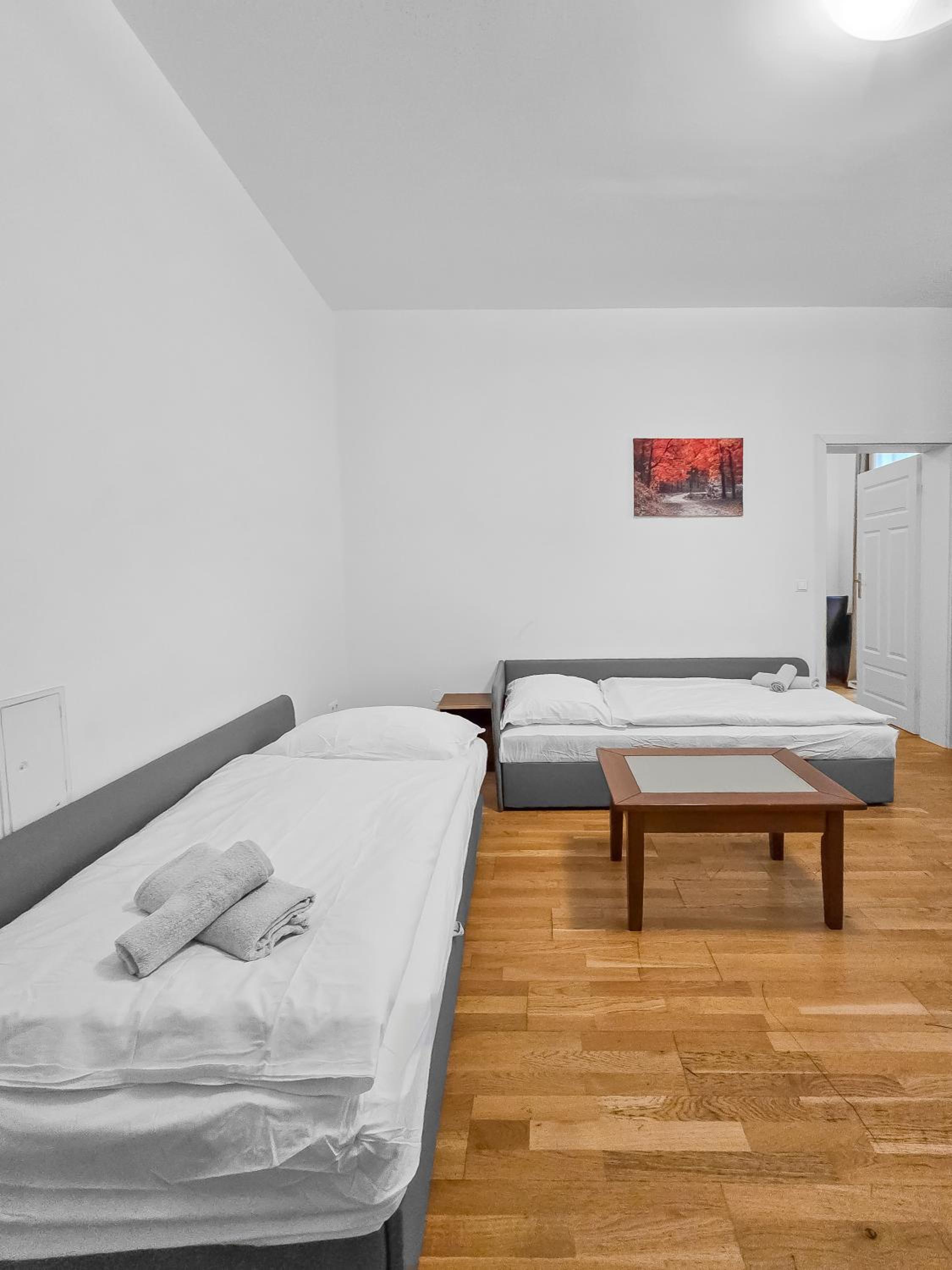 Elegant 3-Bedroom Getaway with Balcony for Groups up to 7