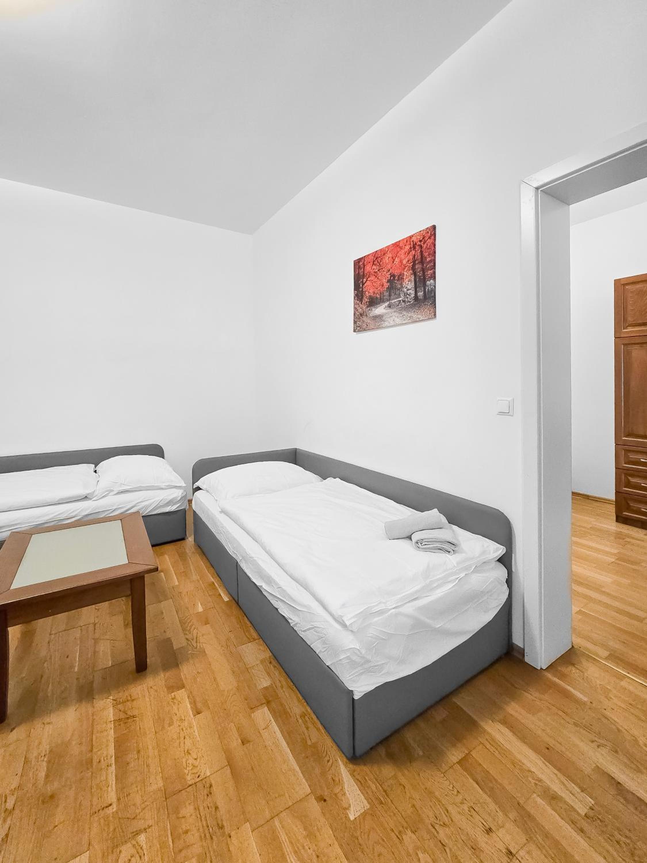 Elegant 3-Bedroom Getaway with Balcony for Groups up to 7
