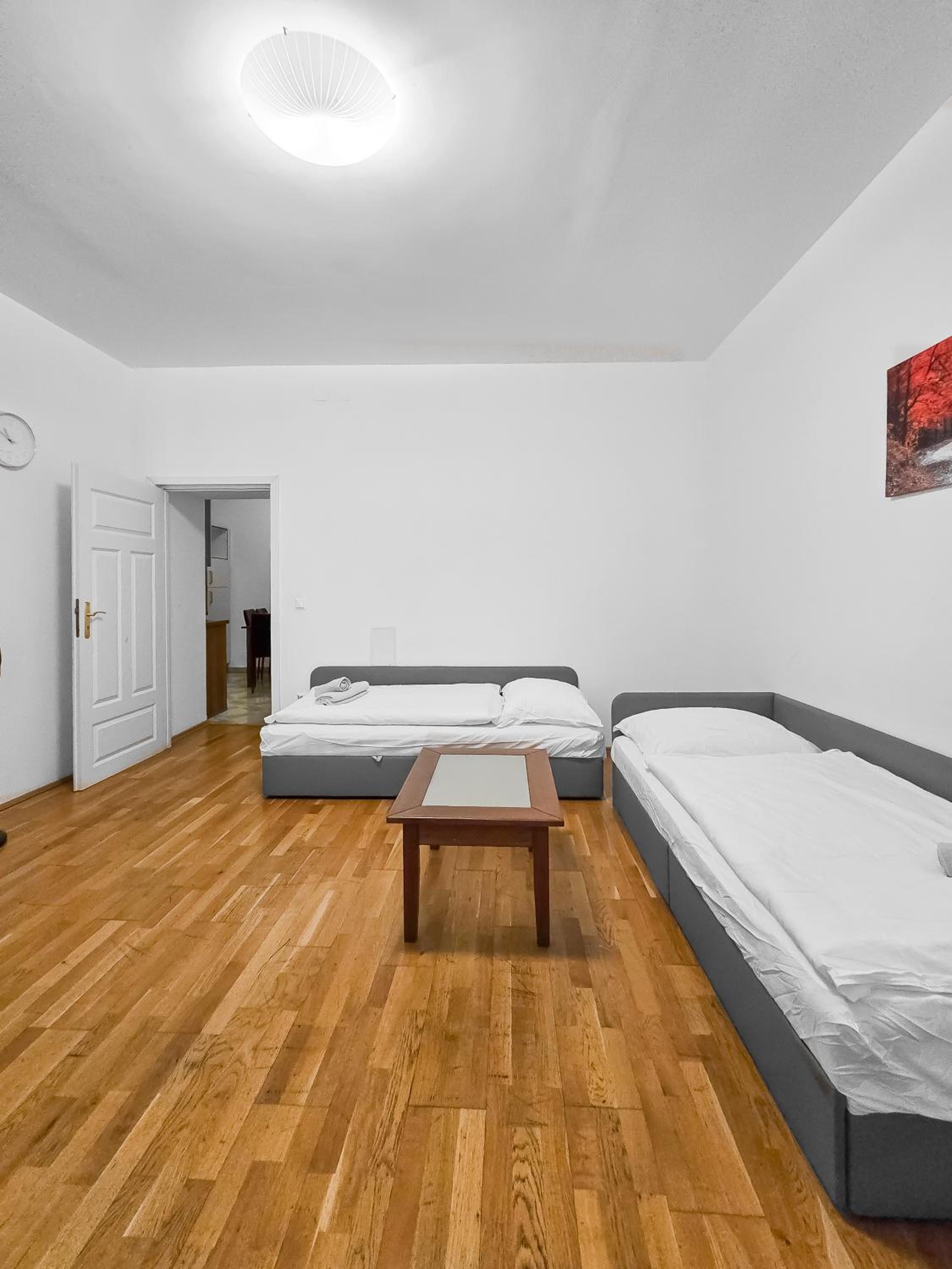 Elegant 3-Bedroom Getaway with Balcony for Groups up to 7