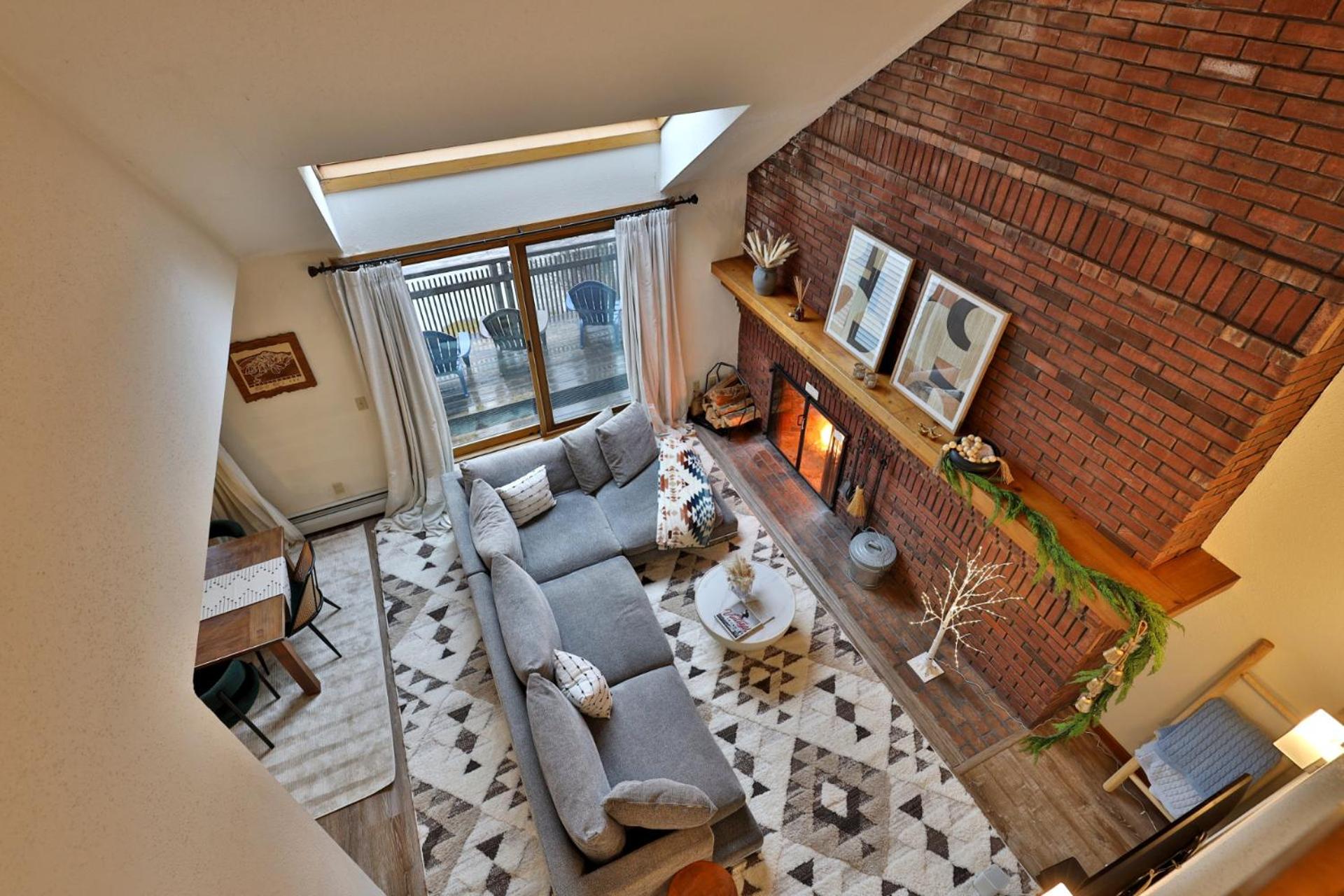 Charming 3BR-2BA Condo in Sunrise Village at Ski Resort, Pool, Hot Tub, Sports Center