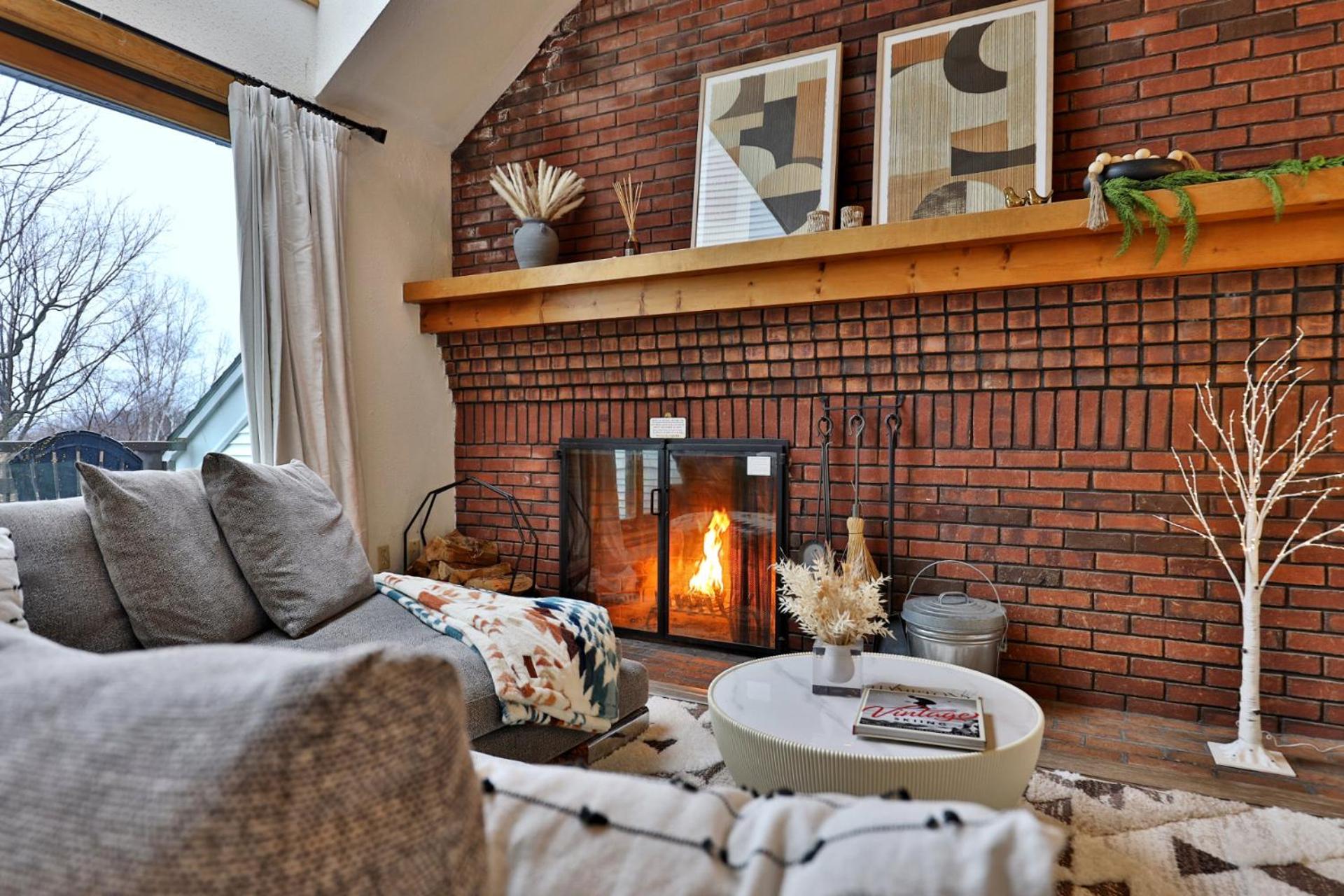 Charming 3BR-2BA Condo in Sunrise Village at Ski Resort, Pool, Hot Tub, Sports Center