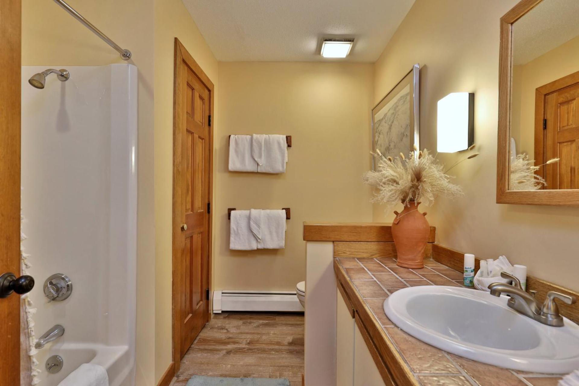 Charming 3BR-2BA Condo in Sunrise Village at Ski Resort, Pool, Hot Tub, Sports Center