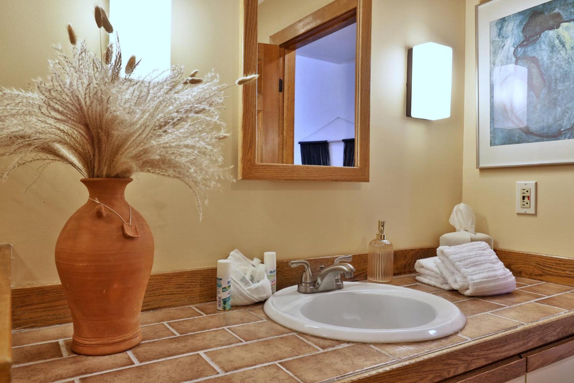 Charming 3BR-2BA Condo in Sunrise Village at Ski Resort, Pool, Hot Tub, Sports Center