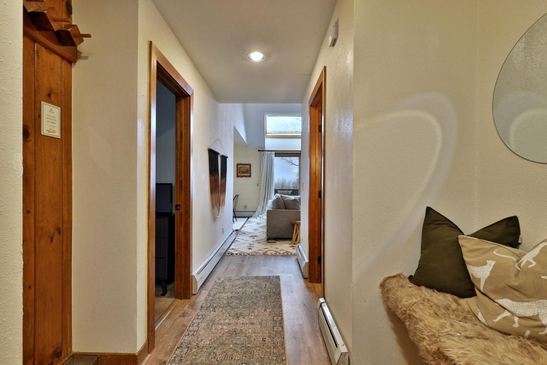 Charming 3BR-2BA Condo in Sunrise Village at Ski Resort, Pool, Hot Tub, Sports Center