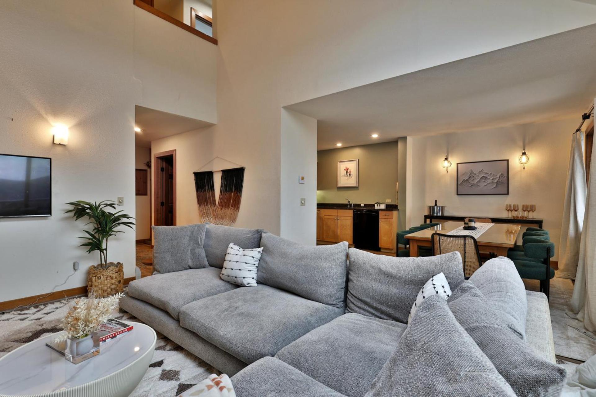 Charming 3BR-2BA Condo in Sunrise Village at Ski Resort, Pool, Hot Tub, Sports Center