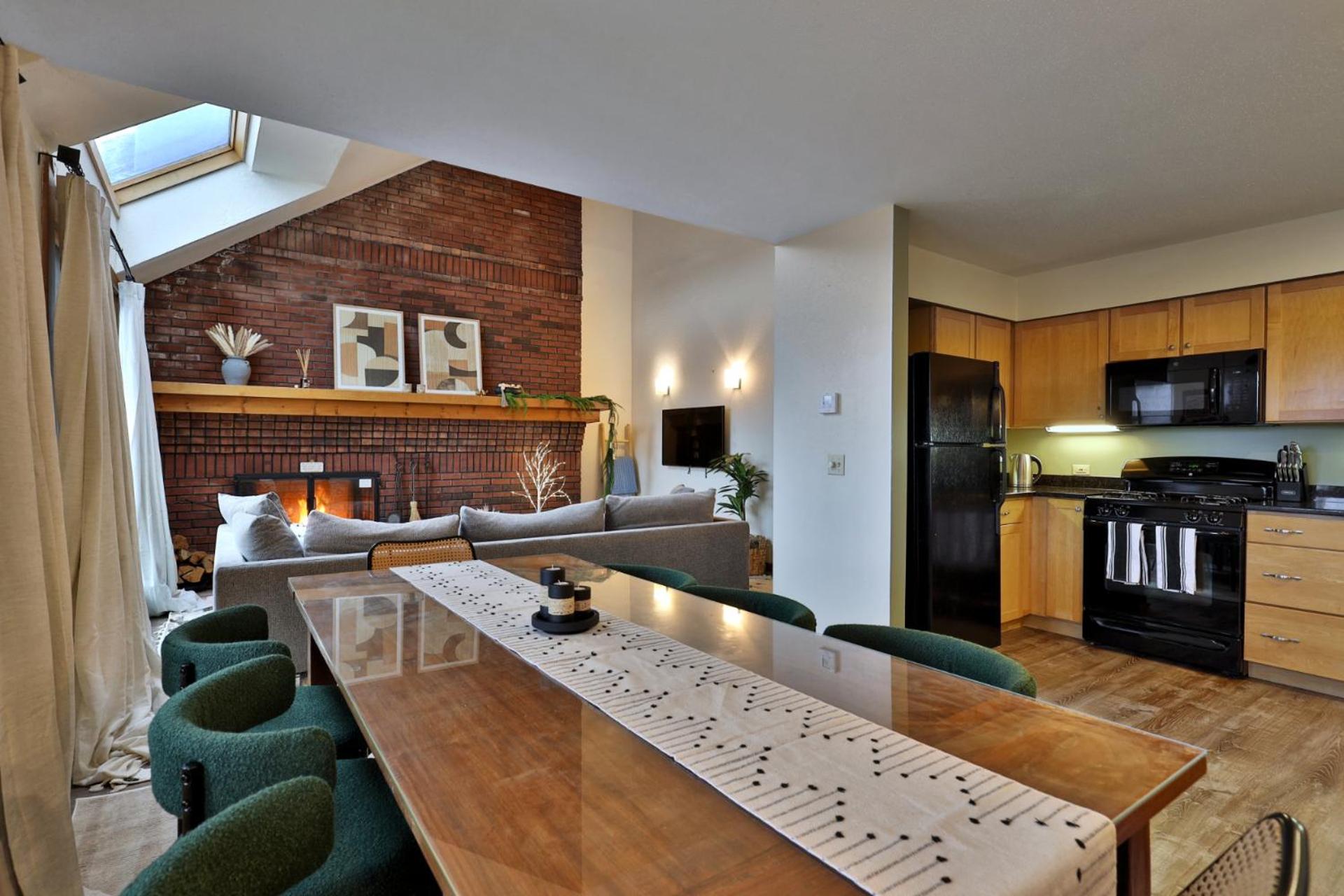 Charming 3BR-2BA Condo in Sunrise Village at Ski Resort, Pool, Hot Tub, Sports Center