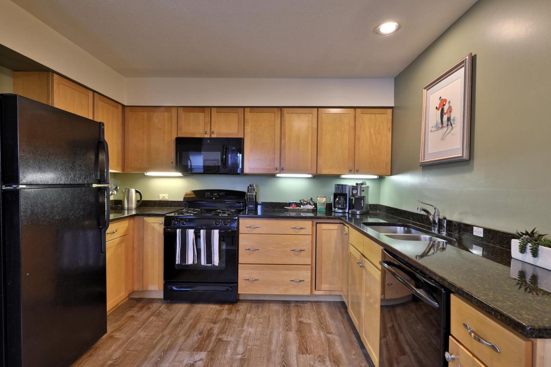 Charming 3BR-2BA Condo in Sunrise Village at Ski Resort, Pool, Hot Tub, Sports Center