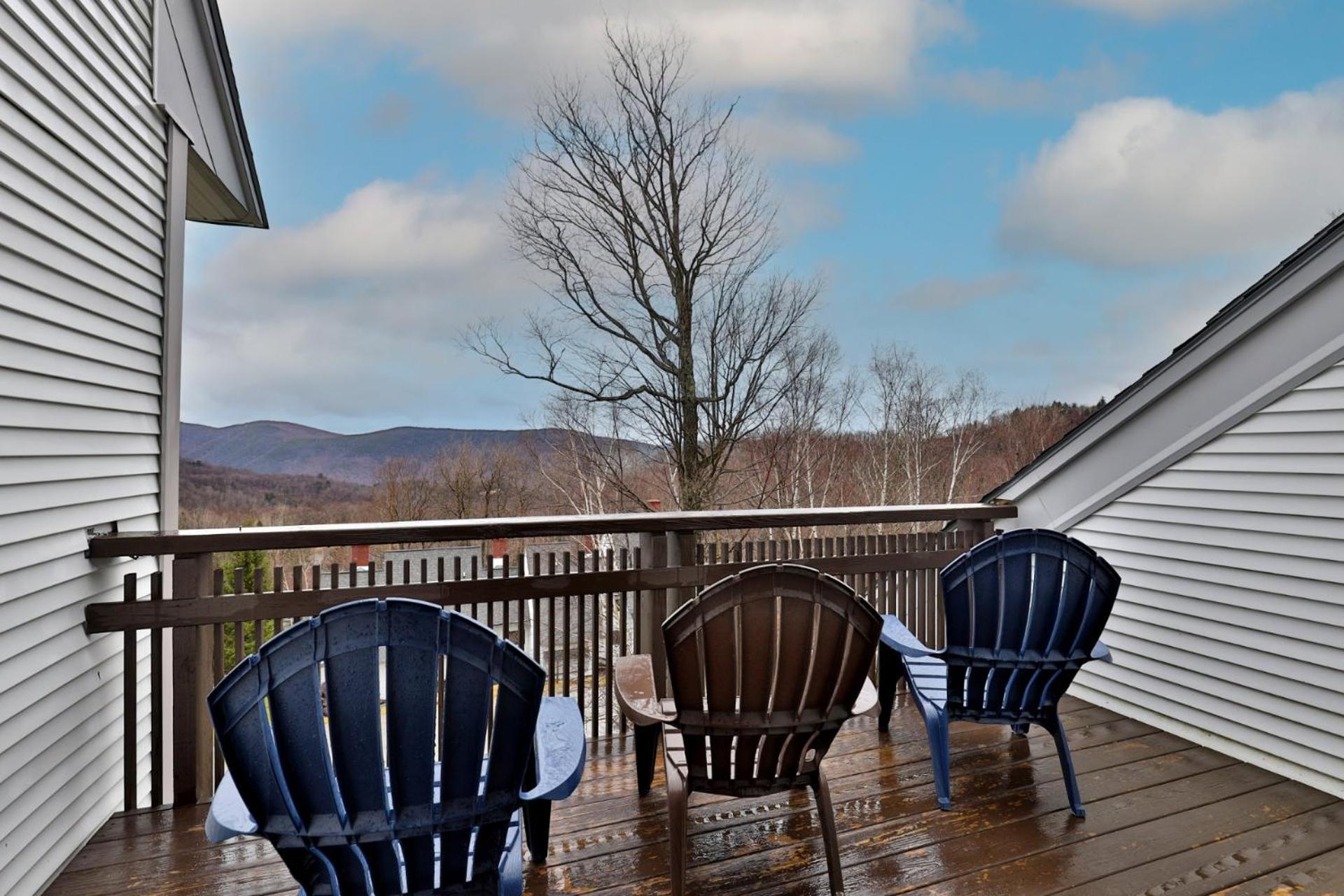 Charming 3BR-2BA Condo in Sunrise Village at Ski Resort, Pool, Hot Tub, Sports Center