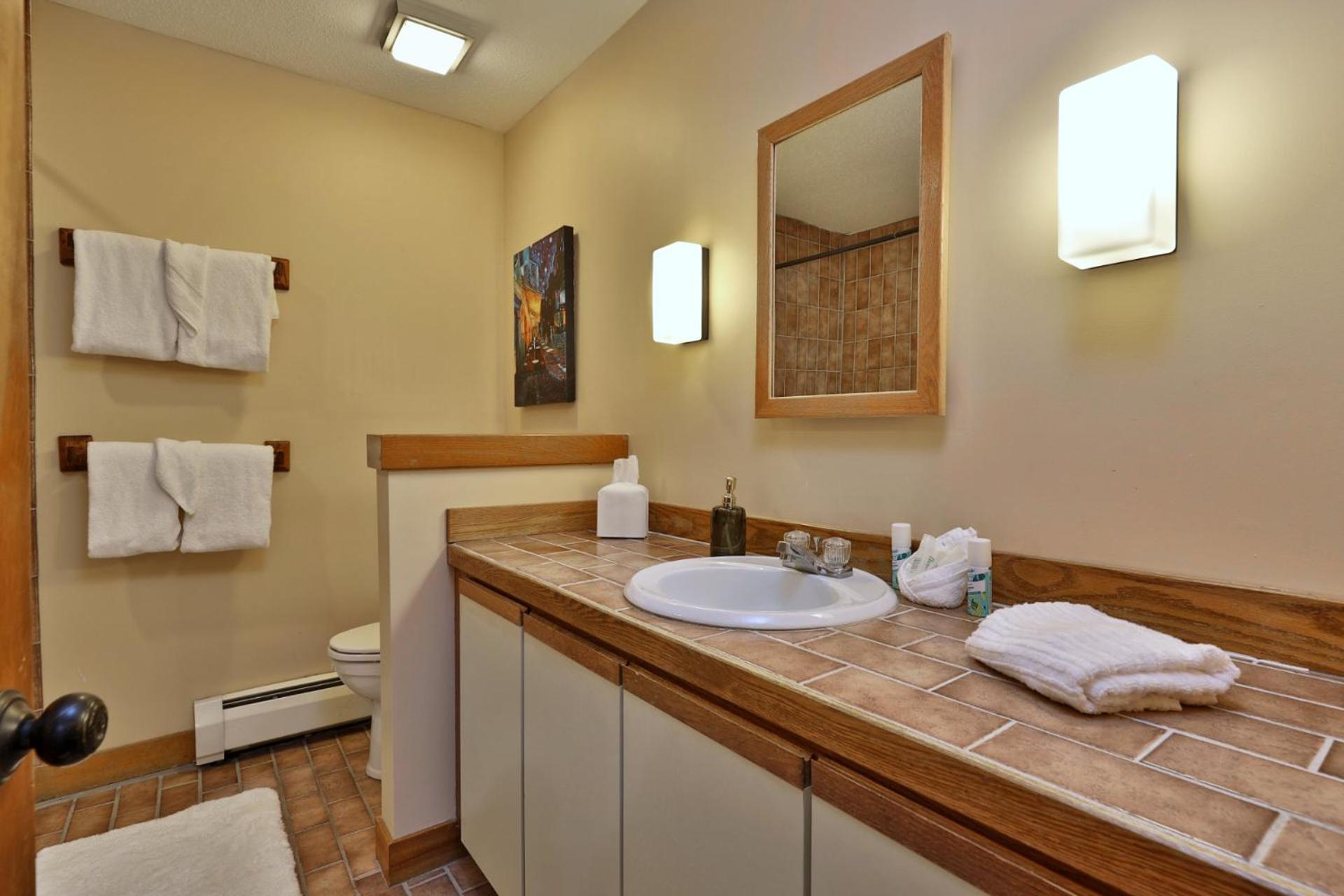 Charming 3BR-2BA Condo in Sunrise Village at Ski Resort, Pool, Hot Tub, Sports Center