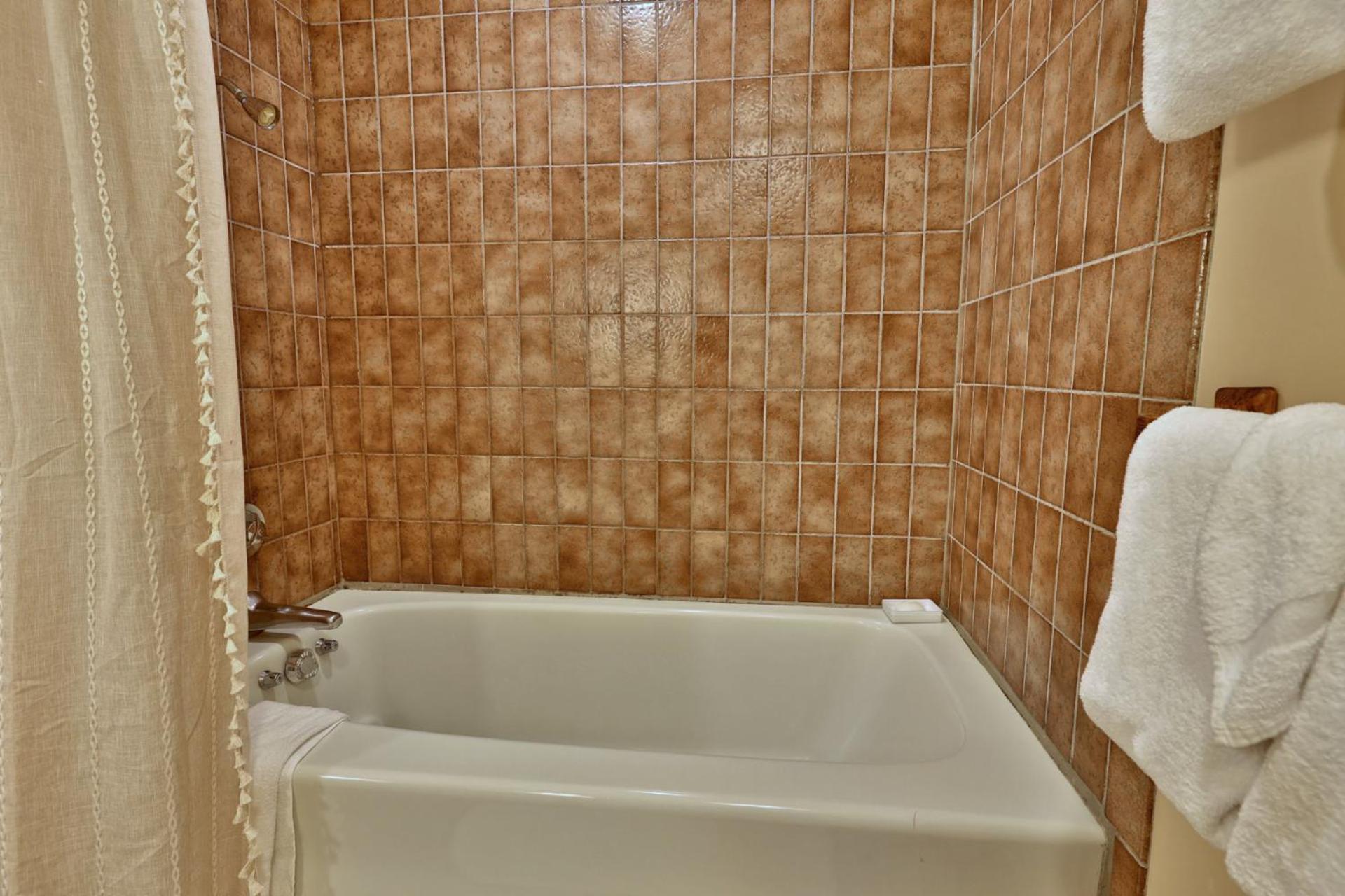 Charming 3BR-2BA Condo in Sunrise Village at Ski Resort, Pool, Hot Tub, Sports Center