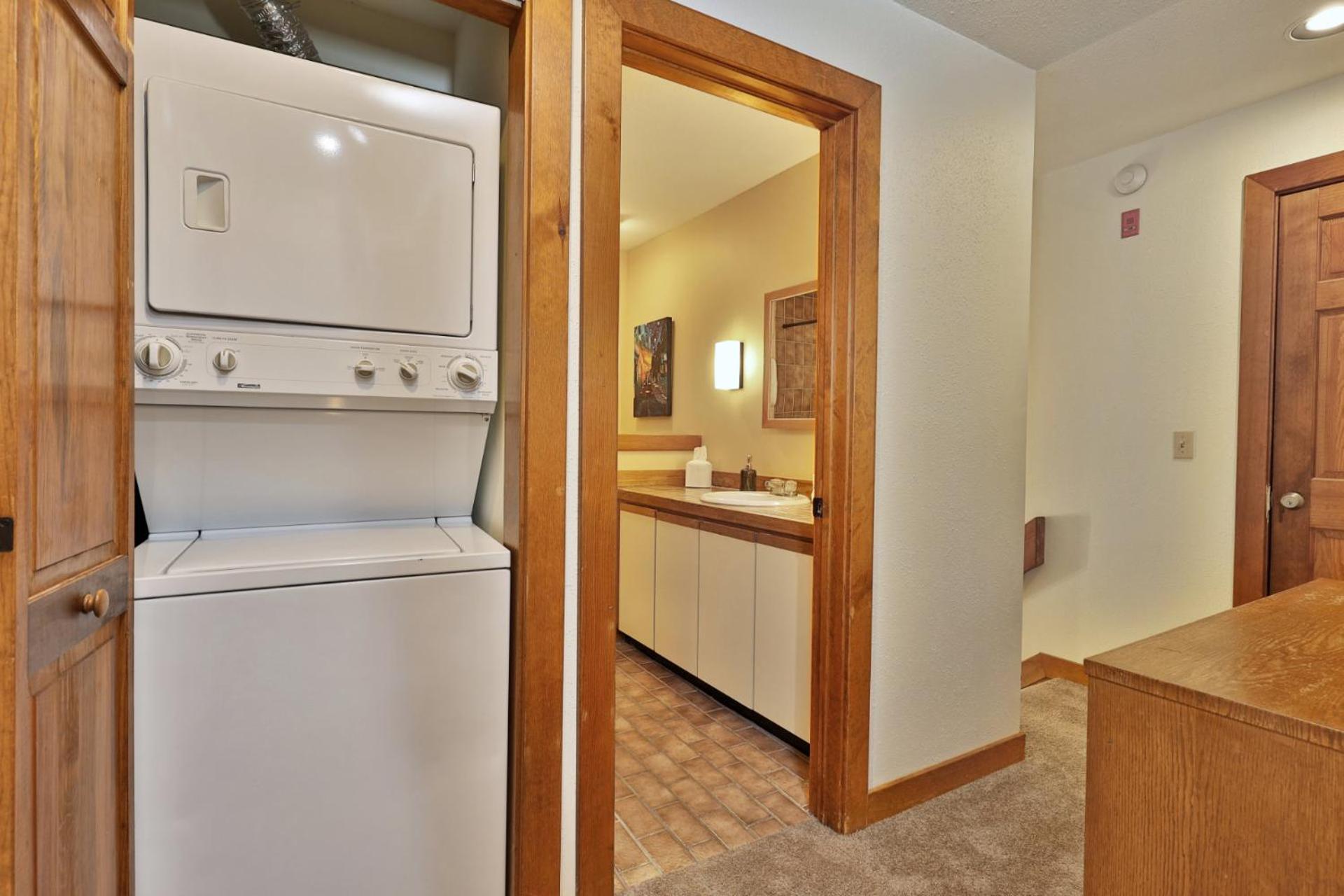 Charming 3BR-2BA Condo in Sunrise Village at Ski Resort, Pool, Hot Tub, Sports Center