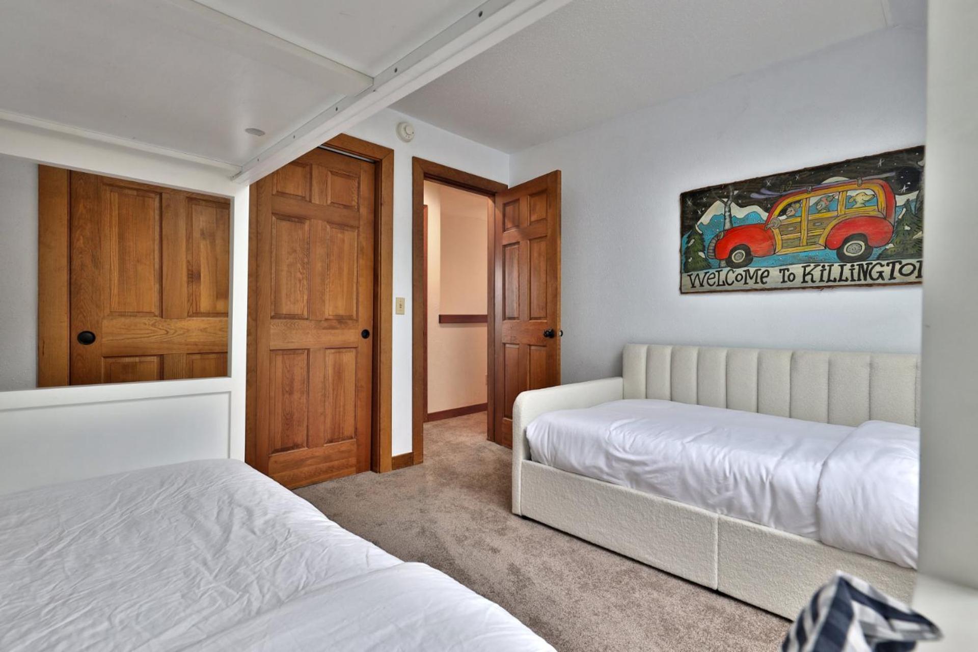 Charming 3BR-2BA Condo in Sunrise Village at Ski Resort, Pool, Hot Tub, Sports Center