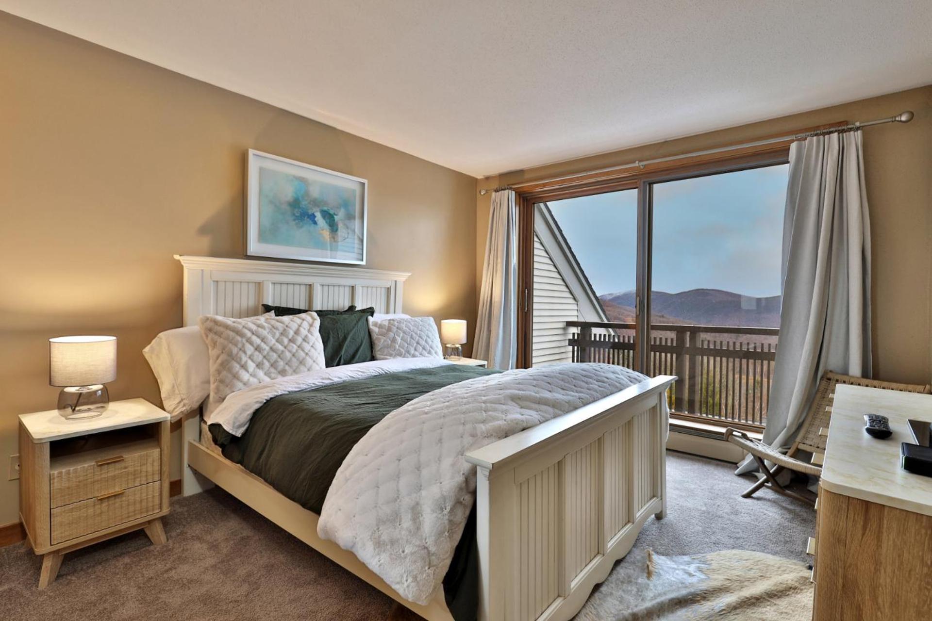 Charming 3BR-2BA Condo in Sunrise Village at Ski Resort, Pool, Hot Tub, Sports Center