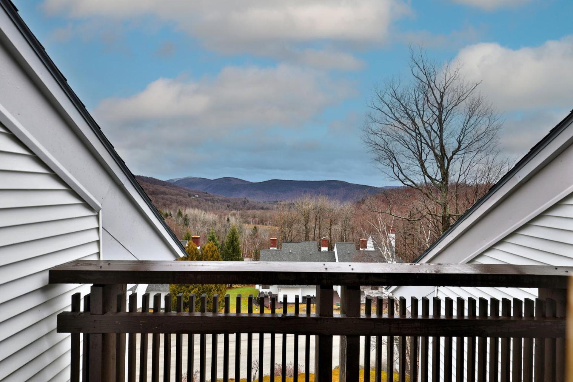 Charming 3BR-2BA Condo in Sunrise Village at Ski Resort, Pool, Hot Tub, Sports Center