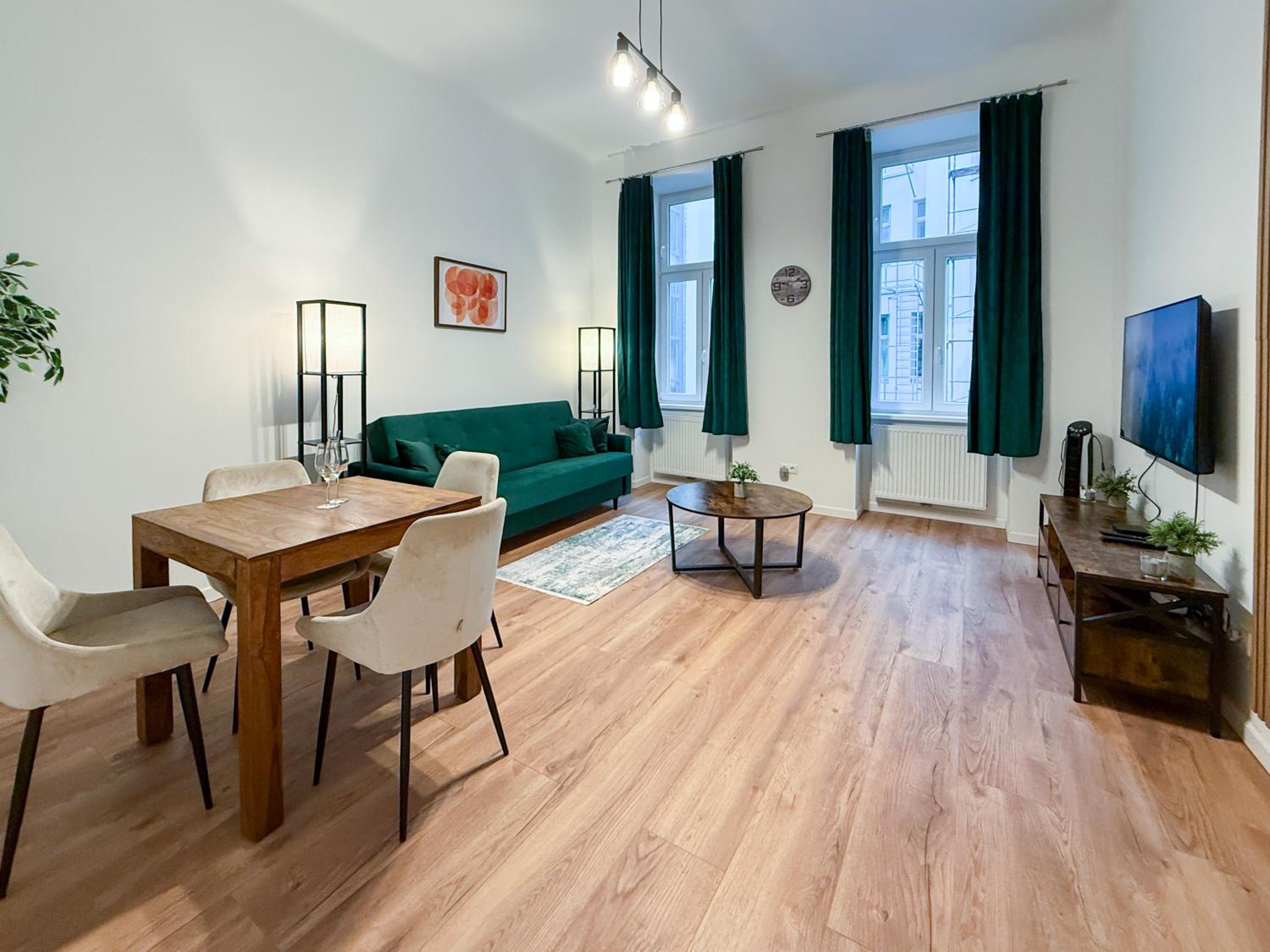 Enjoy Apartments, AC, Quiet Street, Couple Getaway