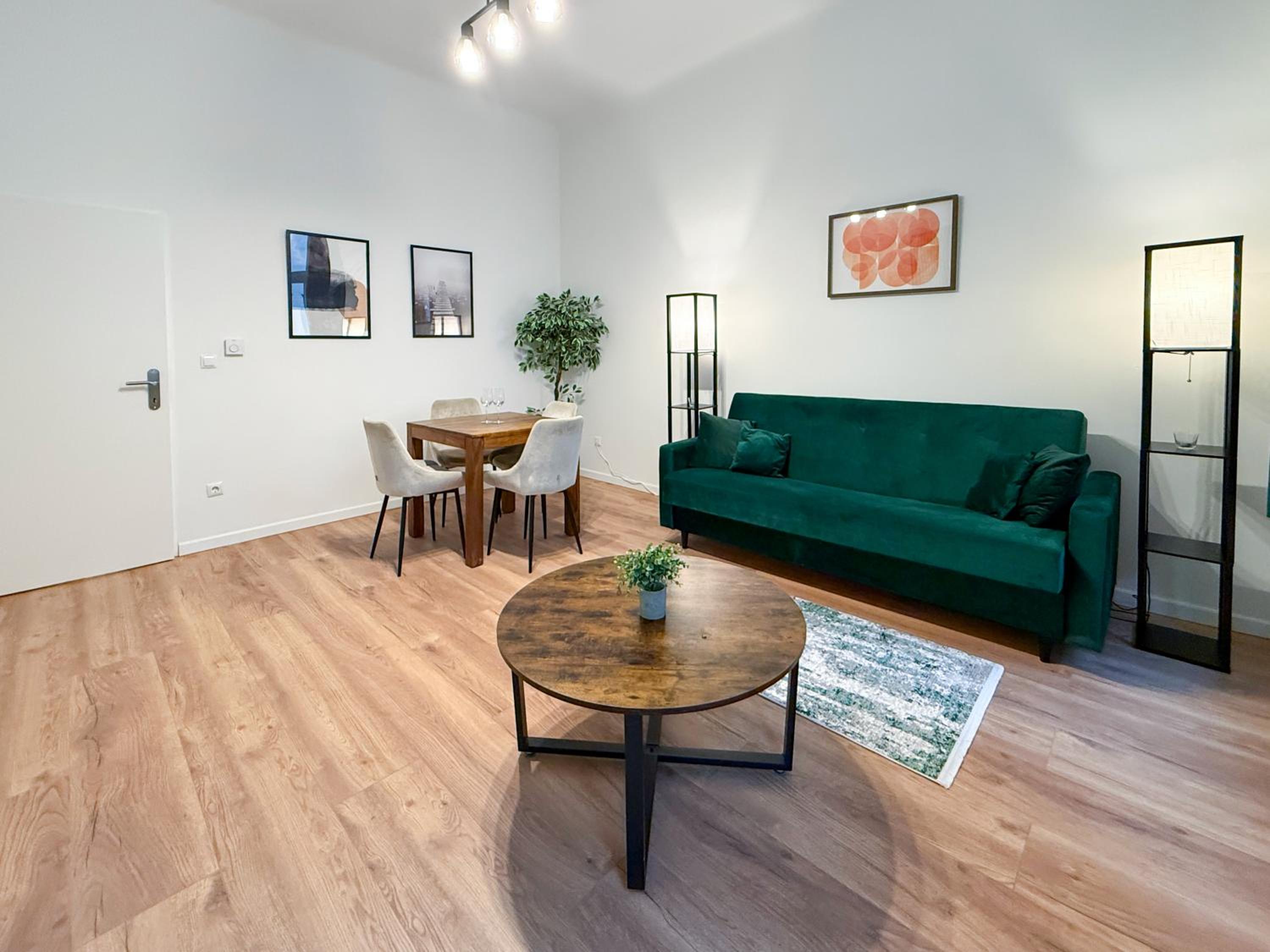 Enjoy Apartments, AC, Quiet Street, Couple Getaway