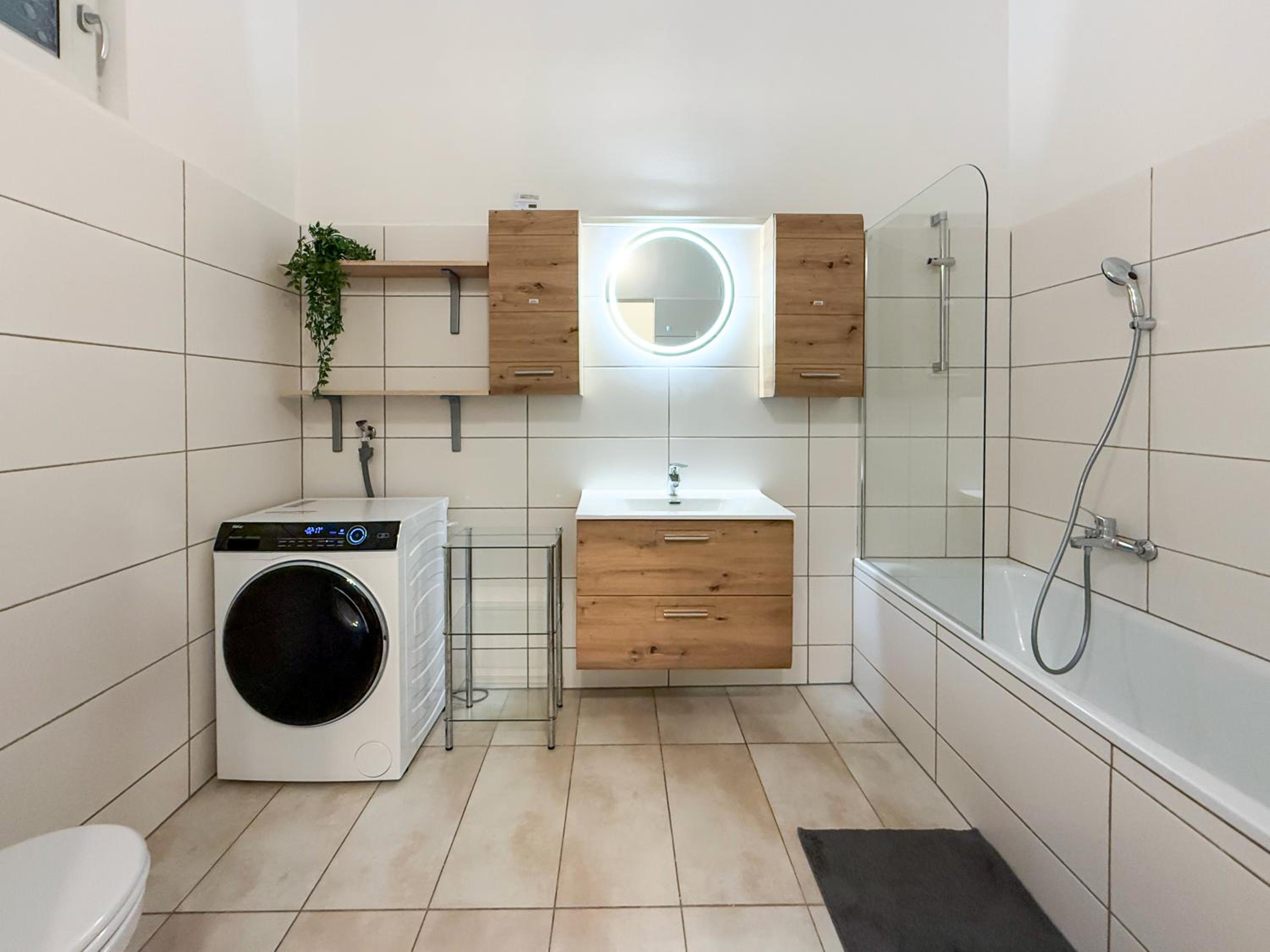 Enjoy Apartments, AC, Quiet Street, Couple Getaway