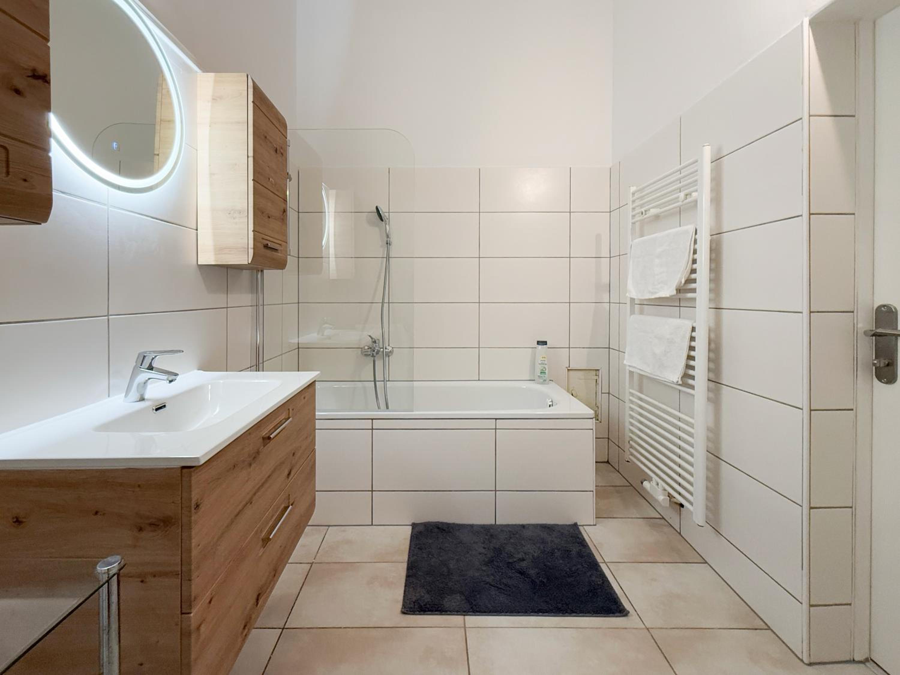 Enjoy Apartments, AC, Quiet Street, Couple Getaway