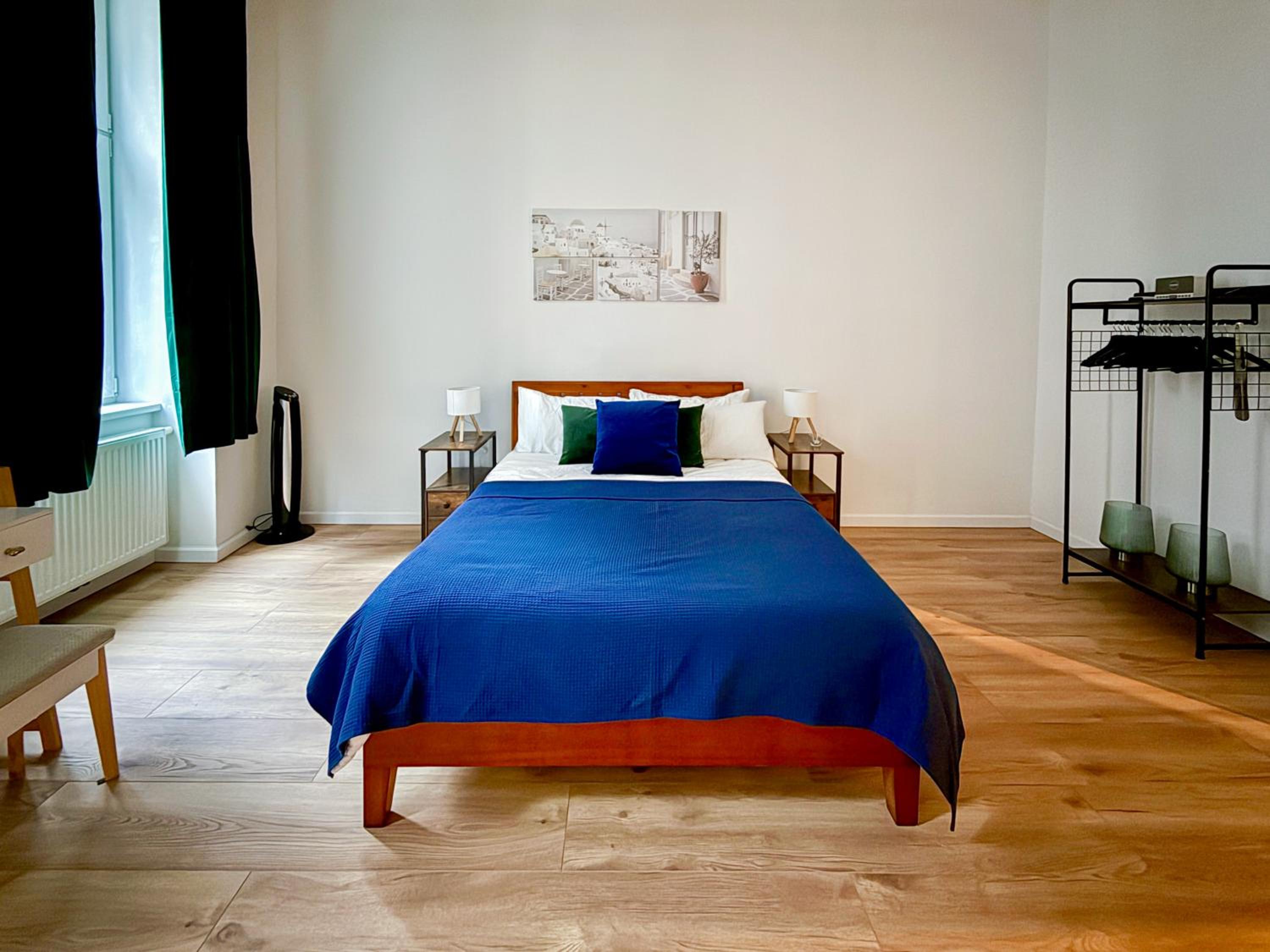 Enjoy Apartments, AC, Quiet Street, Couple Getaway