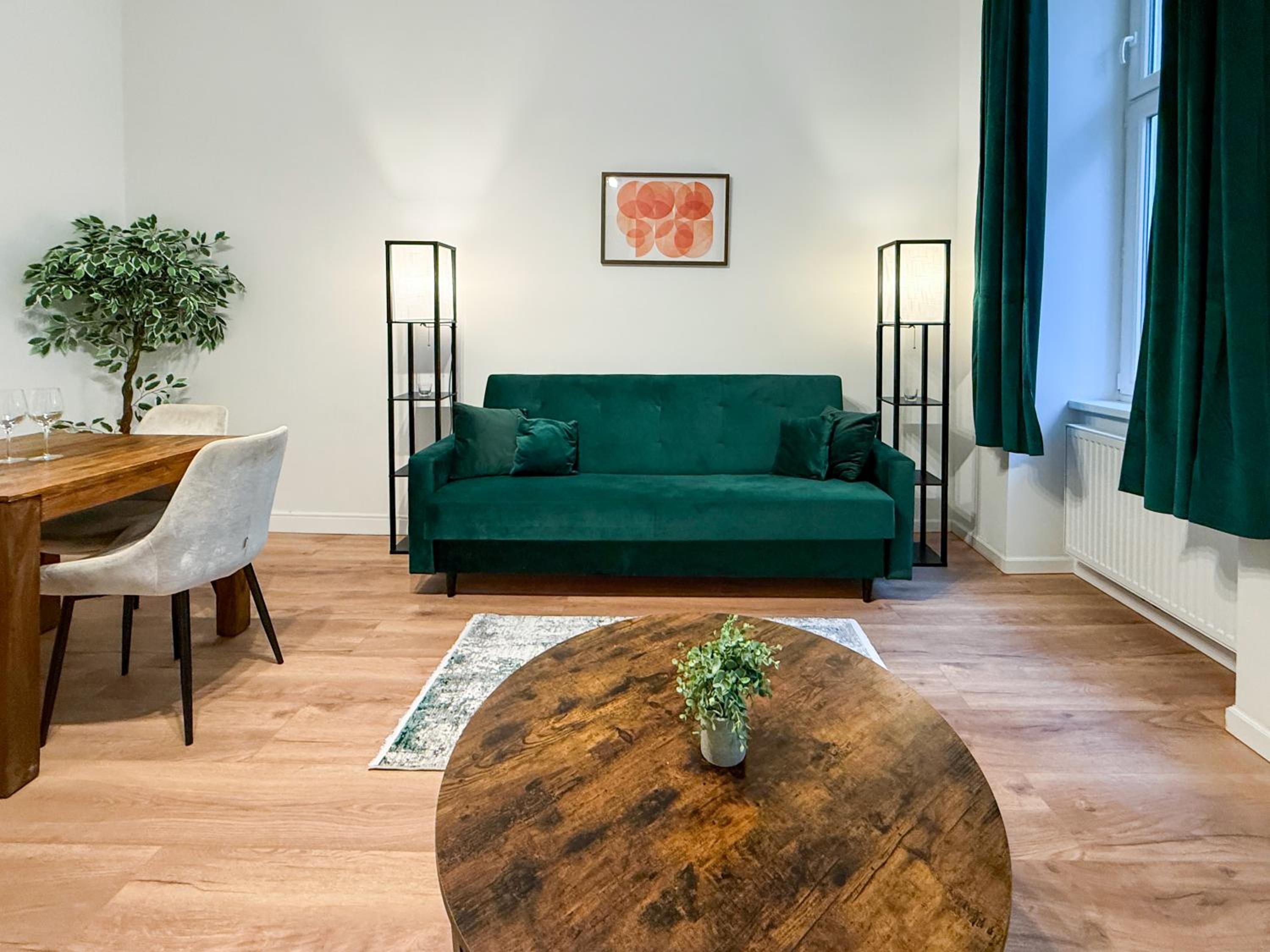 Enjoy Apartments, AC, Quiet Street, Couple Getaway