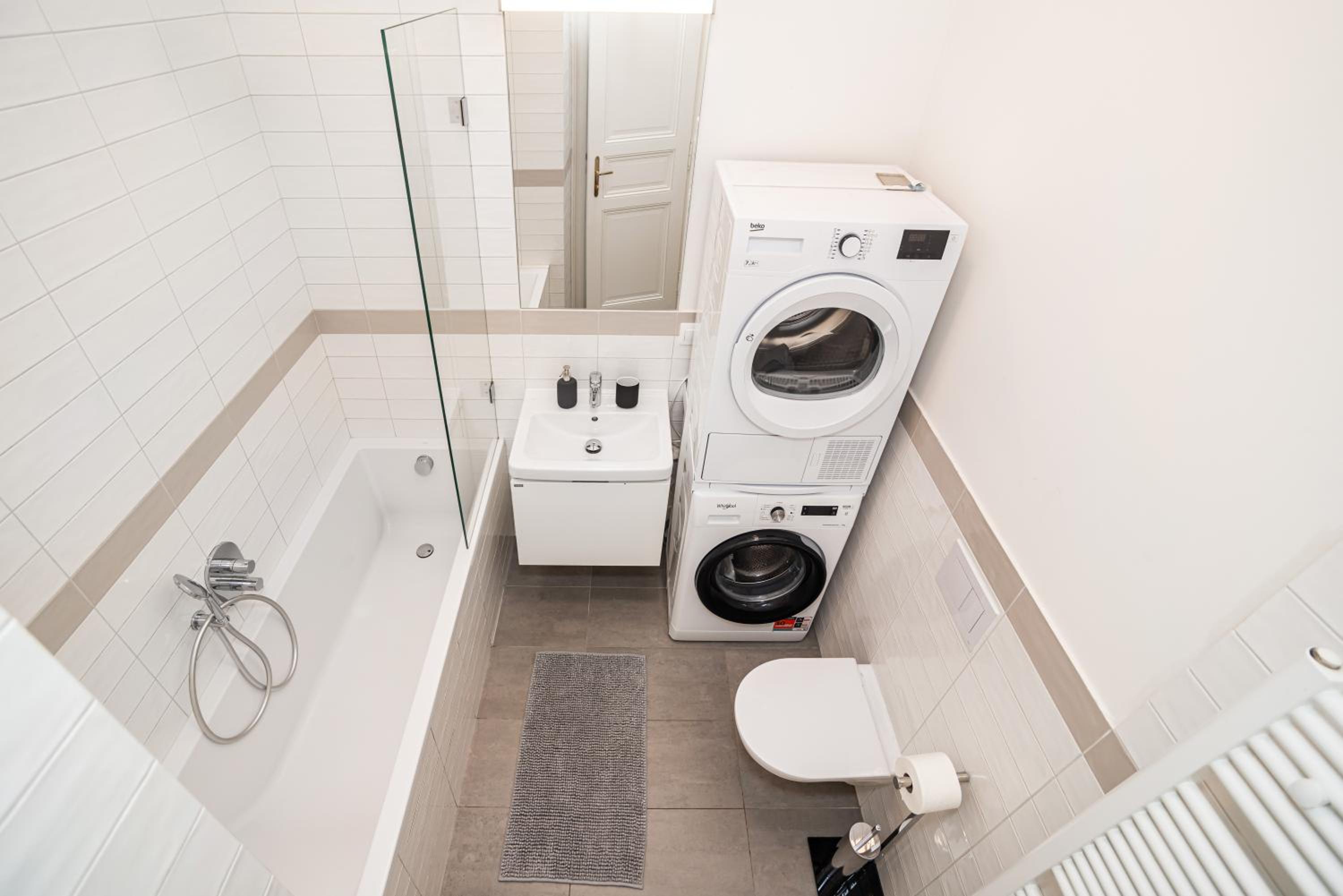 Cute Apt with terrace and AC