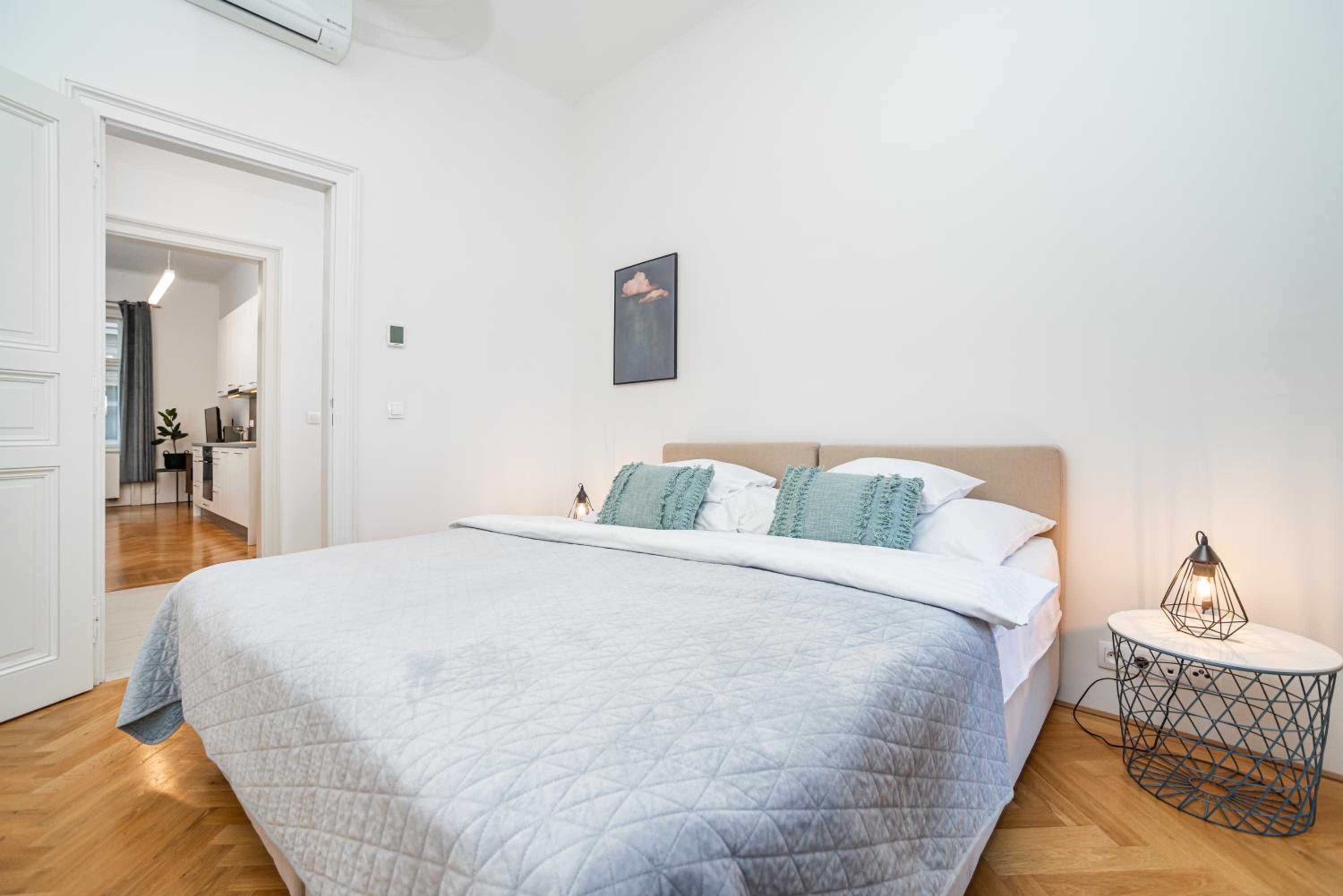 Cute Apt with terrace and AC
