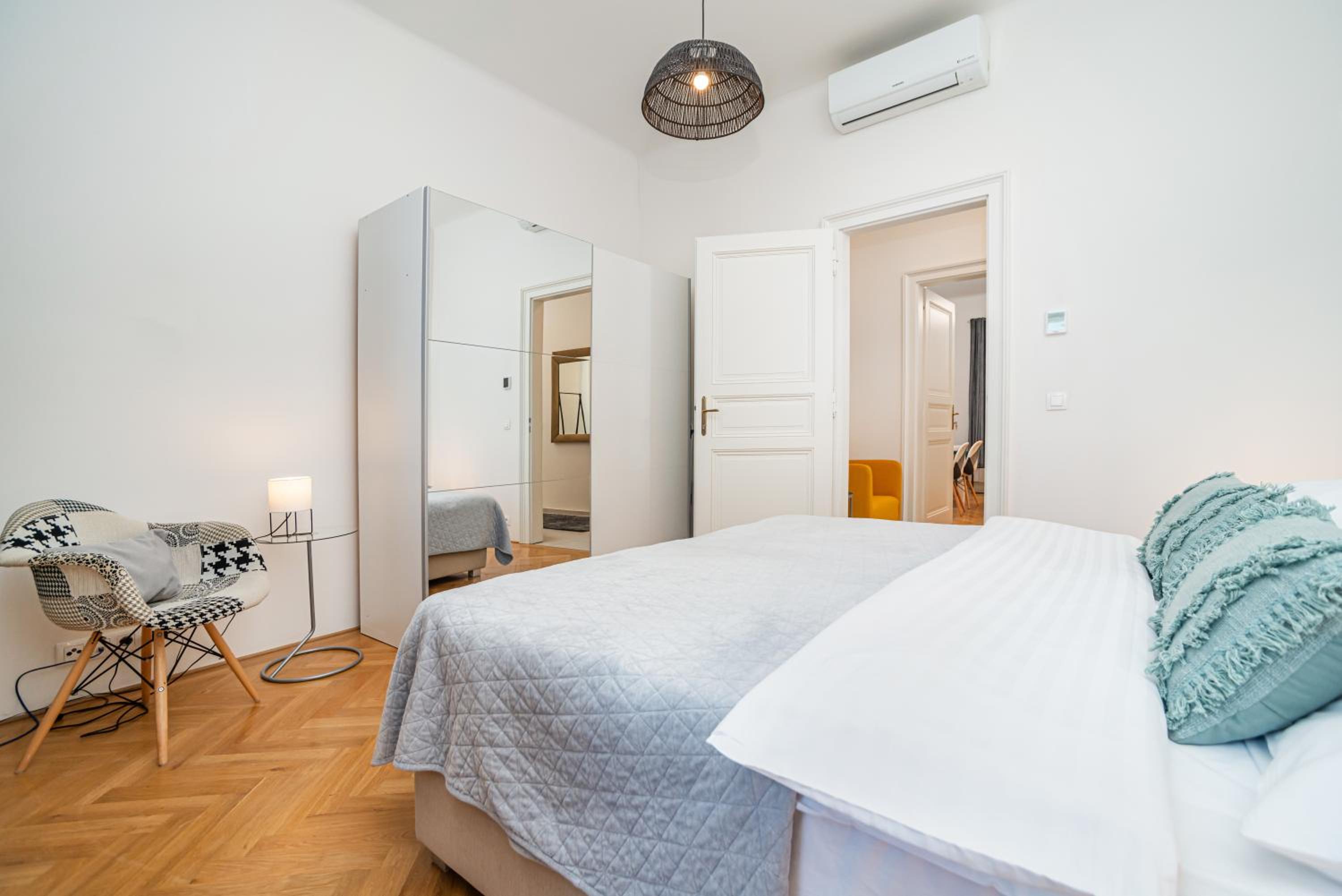 Cute Apt with terrace and AC