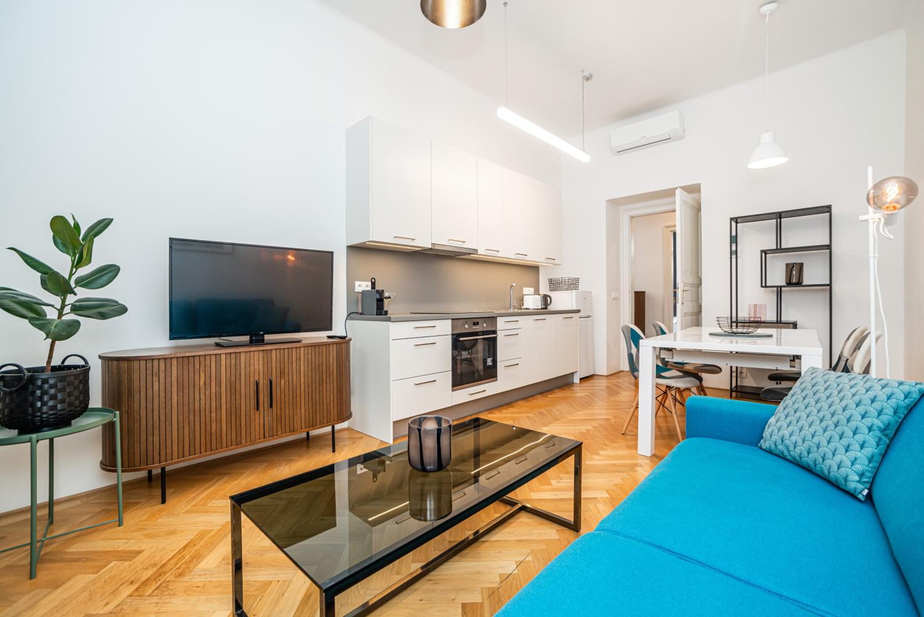 Cute Apt with terrace and AC