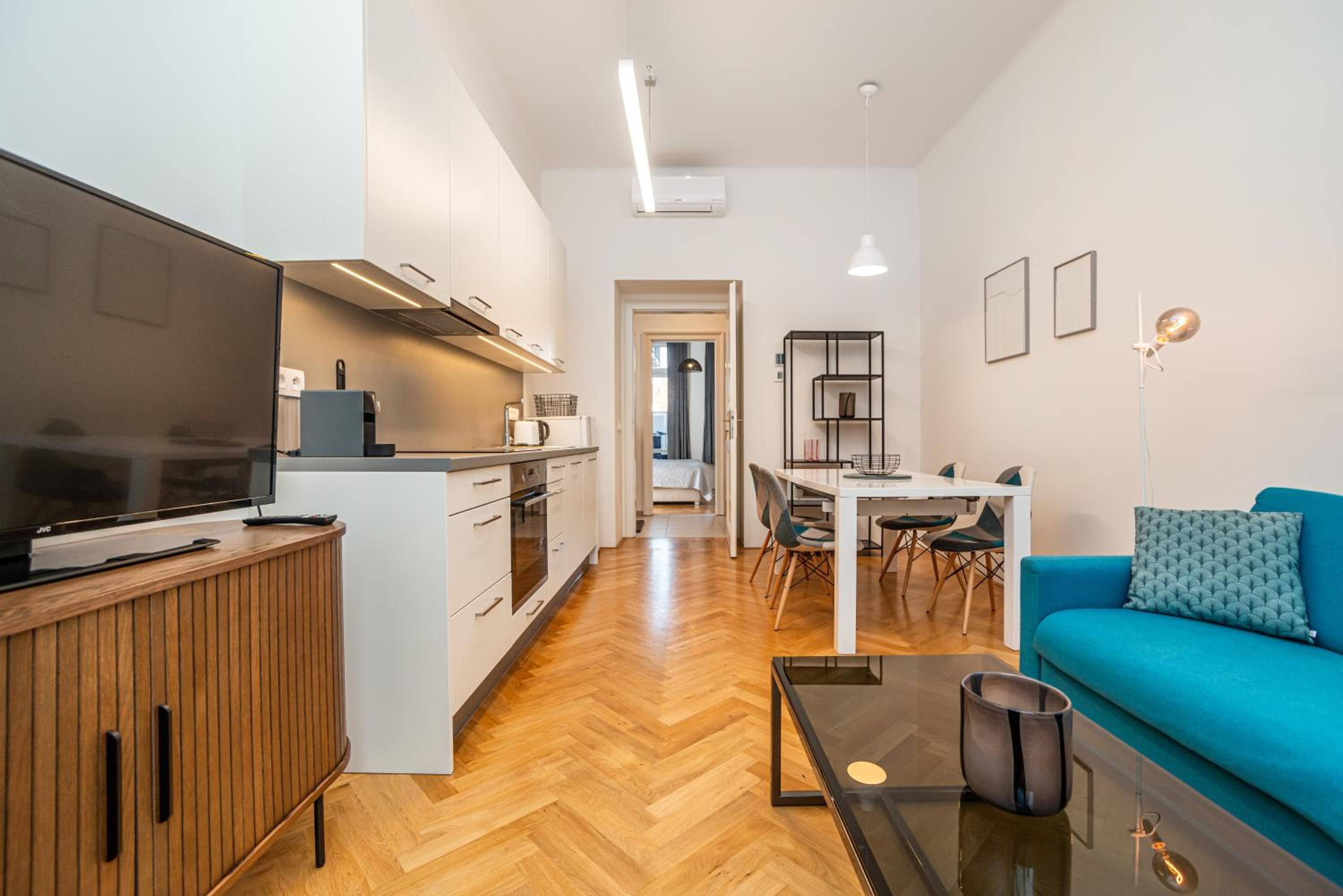 Cute Apt with terrace and AC