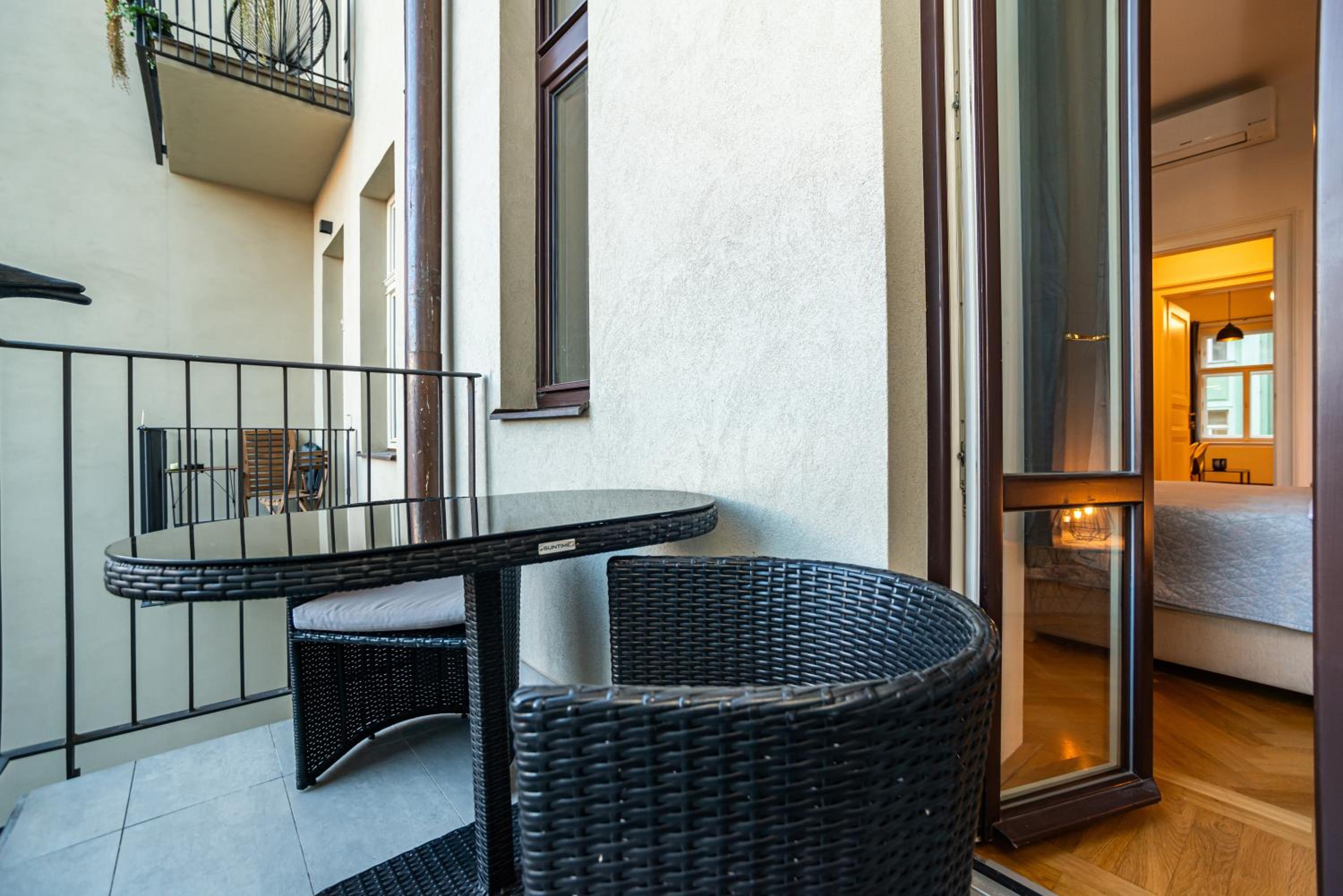 Cute Apt with terrace and AC