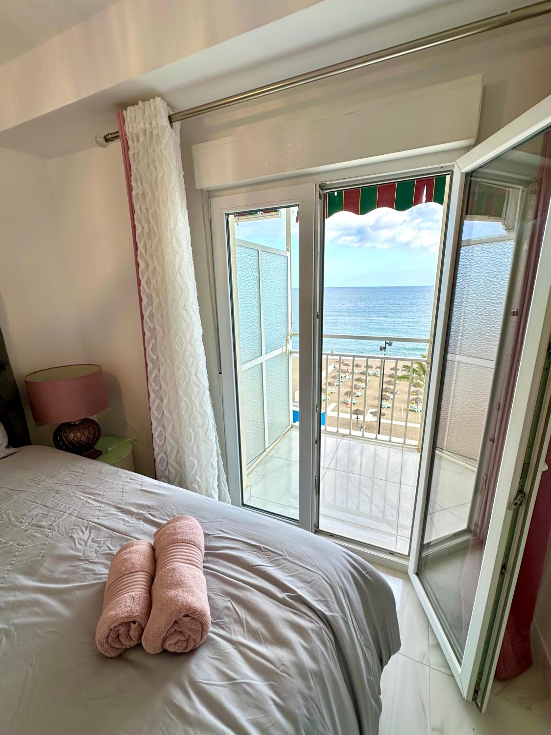 Horizonte 2 Beautiful apartment with incredible sea view at first line of Fuengirola beach