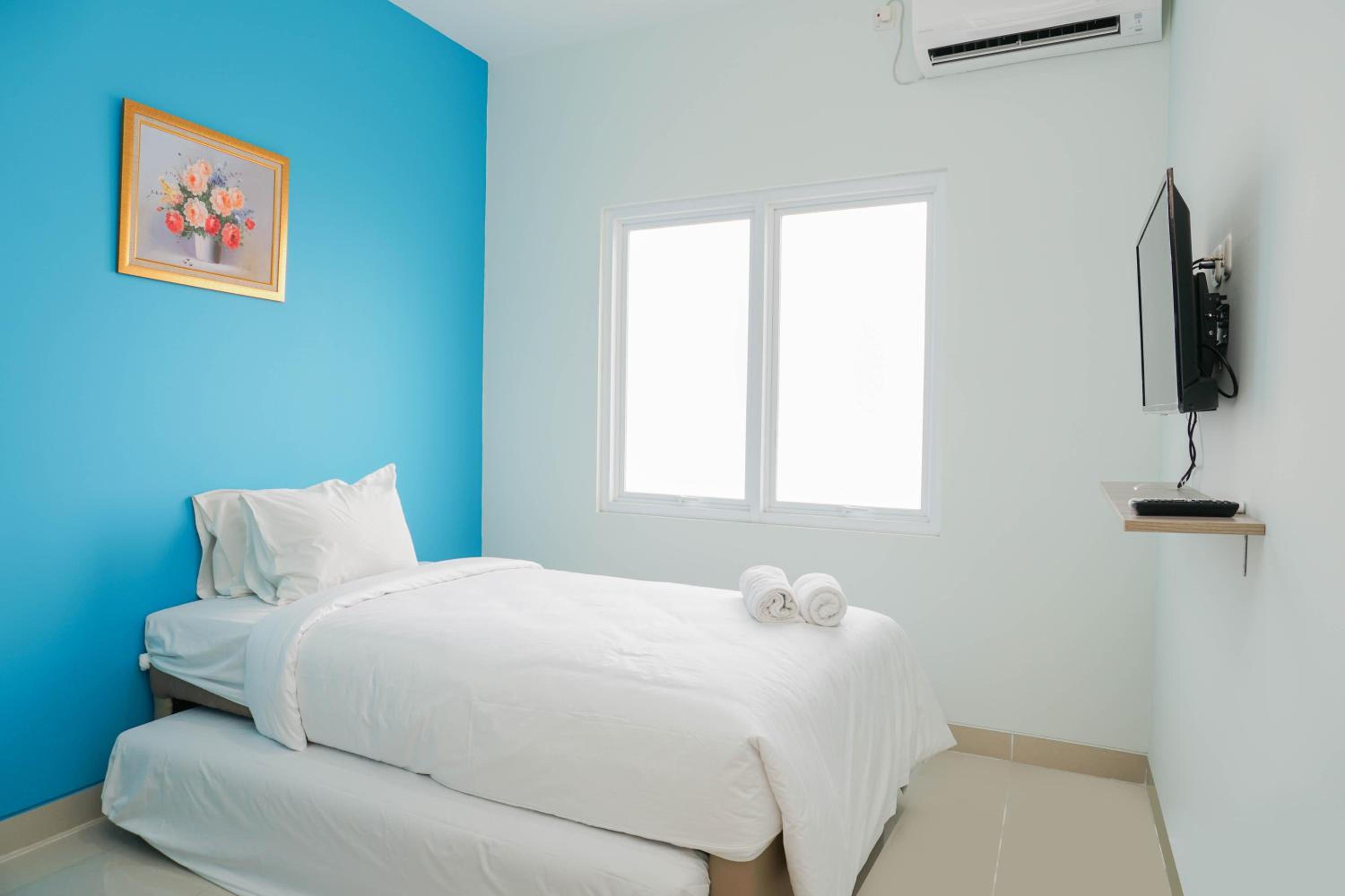 Studio Room at Guest House Way Seputih near Taman Anggrek By Travelio view 3
