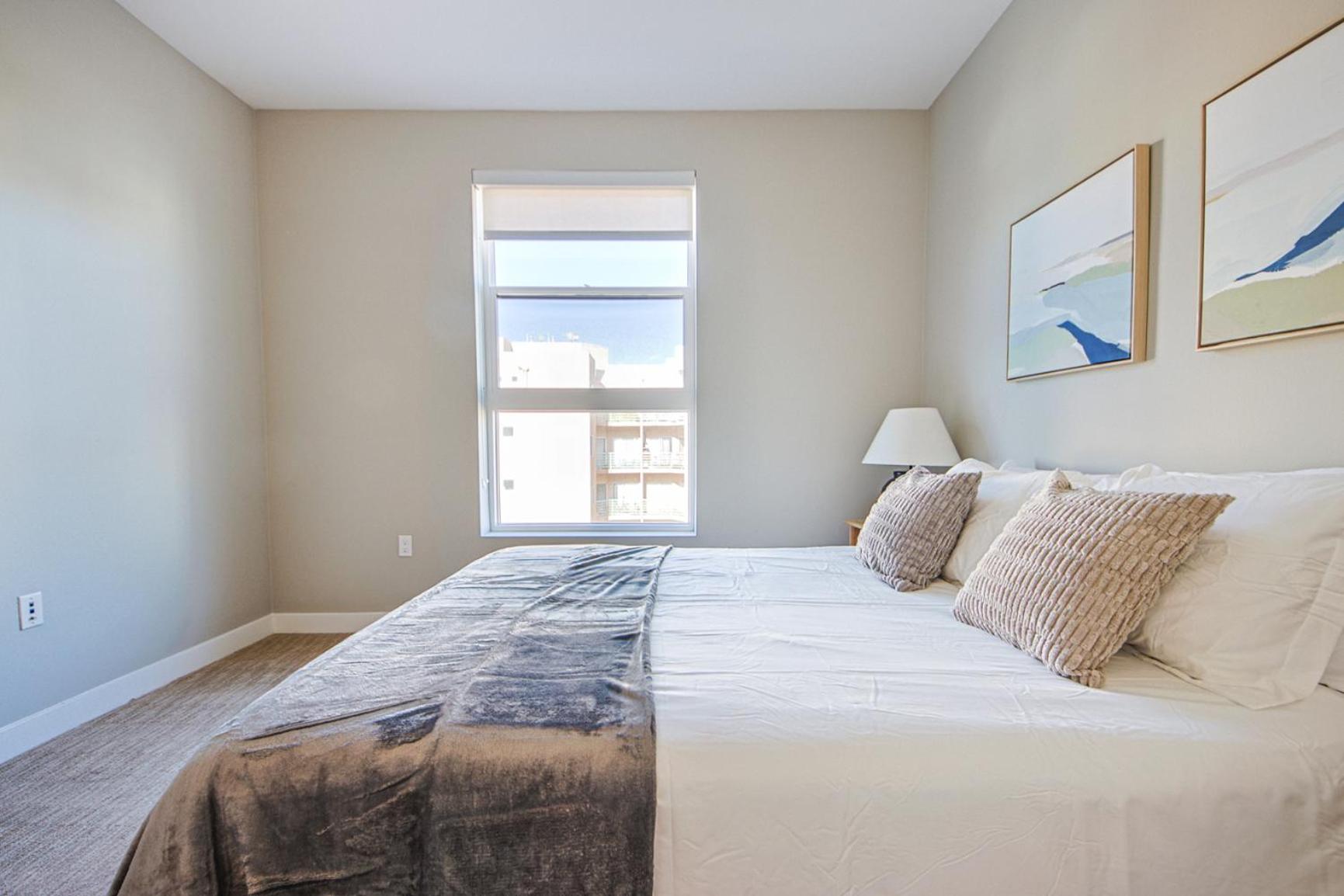 Hollywood Escape! Elegant 2BR 2BA Rental