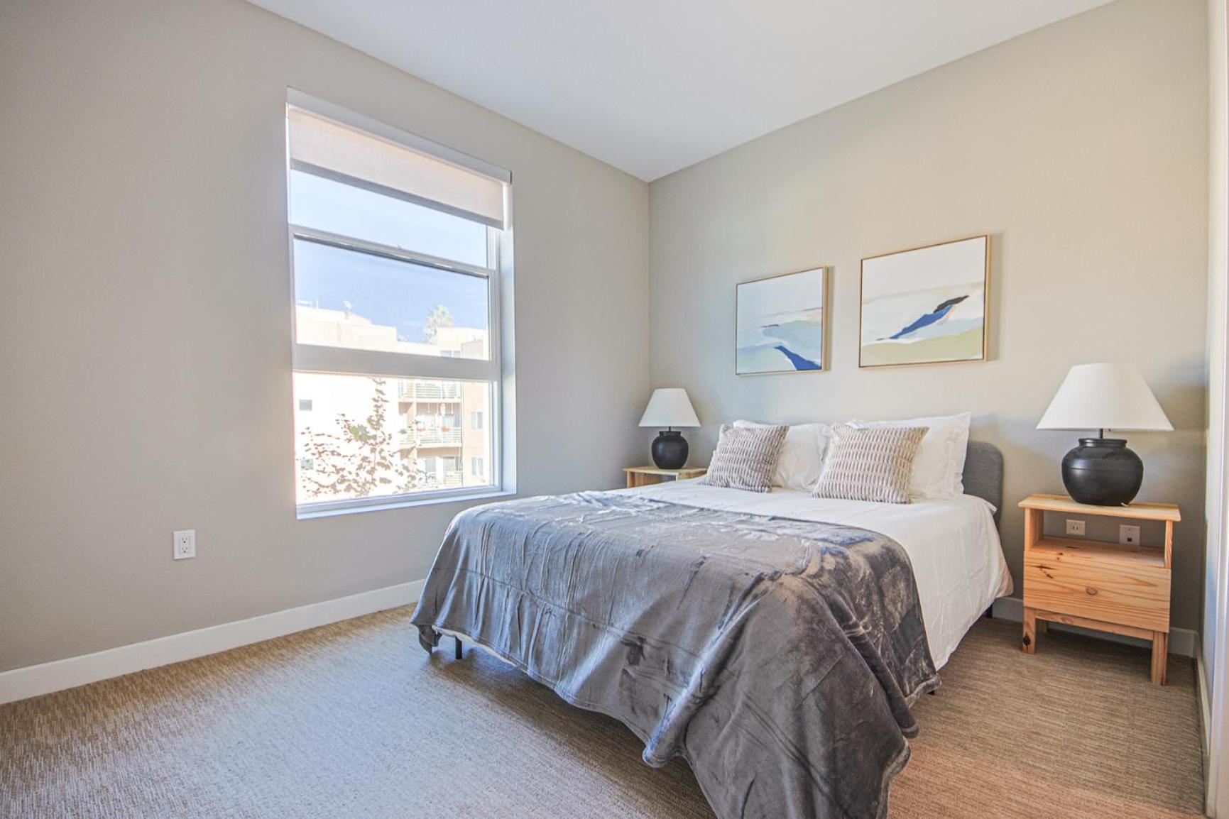 Hollywood Escape! Elegant 2BR 2BA Rental