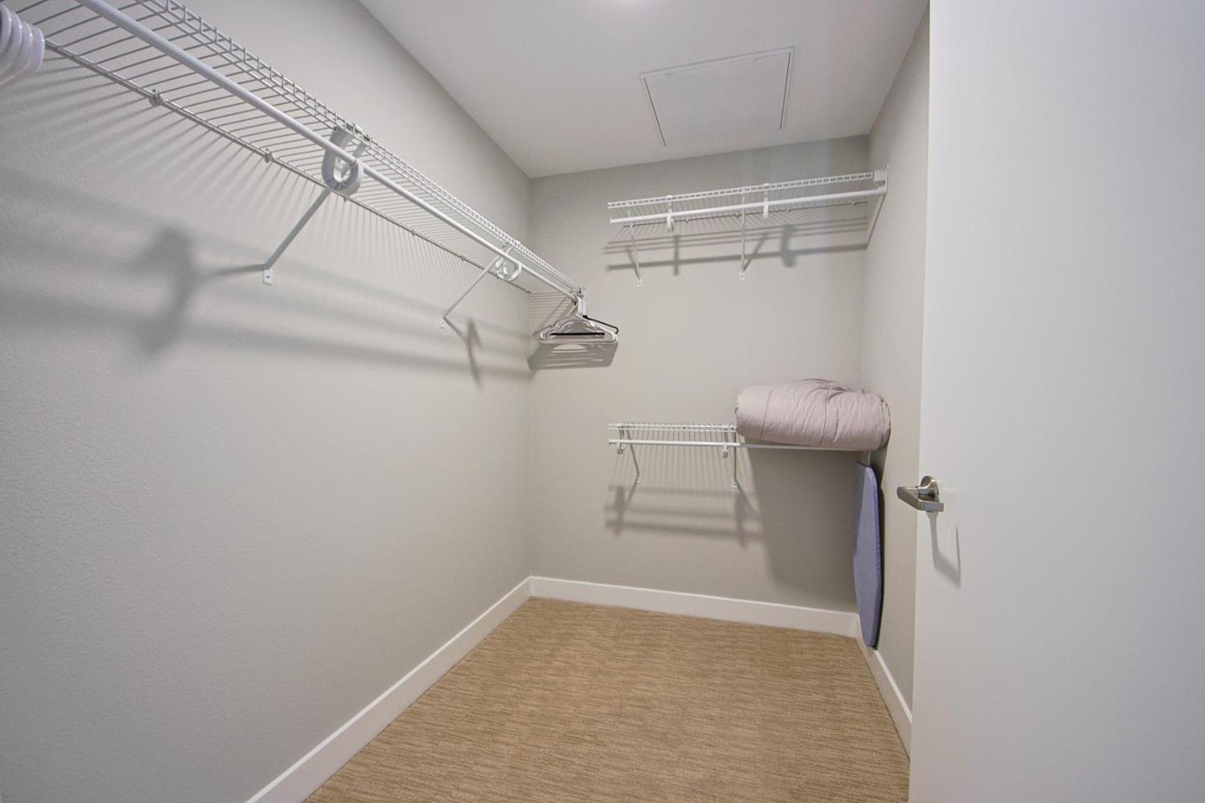 Hollywood Escape! Elegant 2BR 2BA Rental