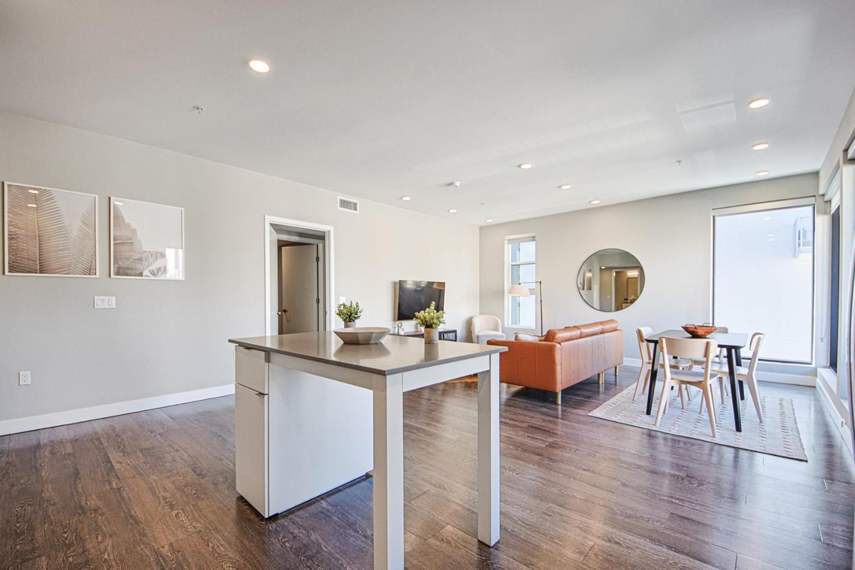 Hollywood Escape! Elegant 2BR 2BA Rental