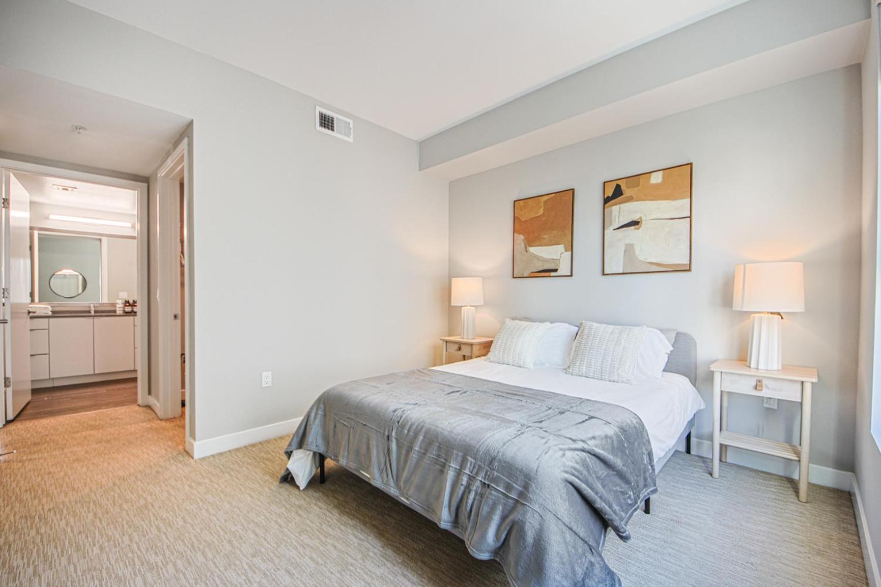 Hollywood Escape! Elegant 2BR 2BA Rental