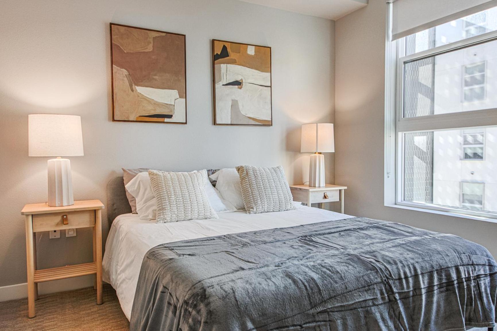 Hollywood Escape! Elegant 2BR 2BA Rental