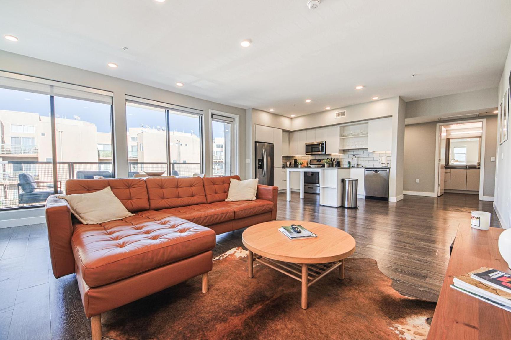 Hollywood Escape! Elegant 2BR 2BA Rental
