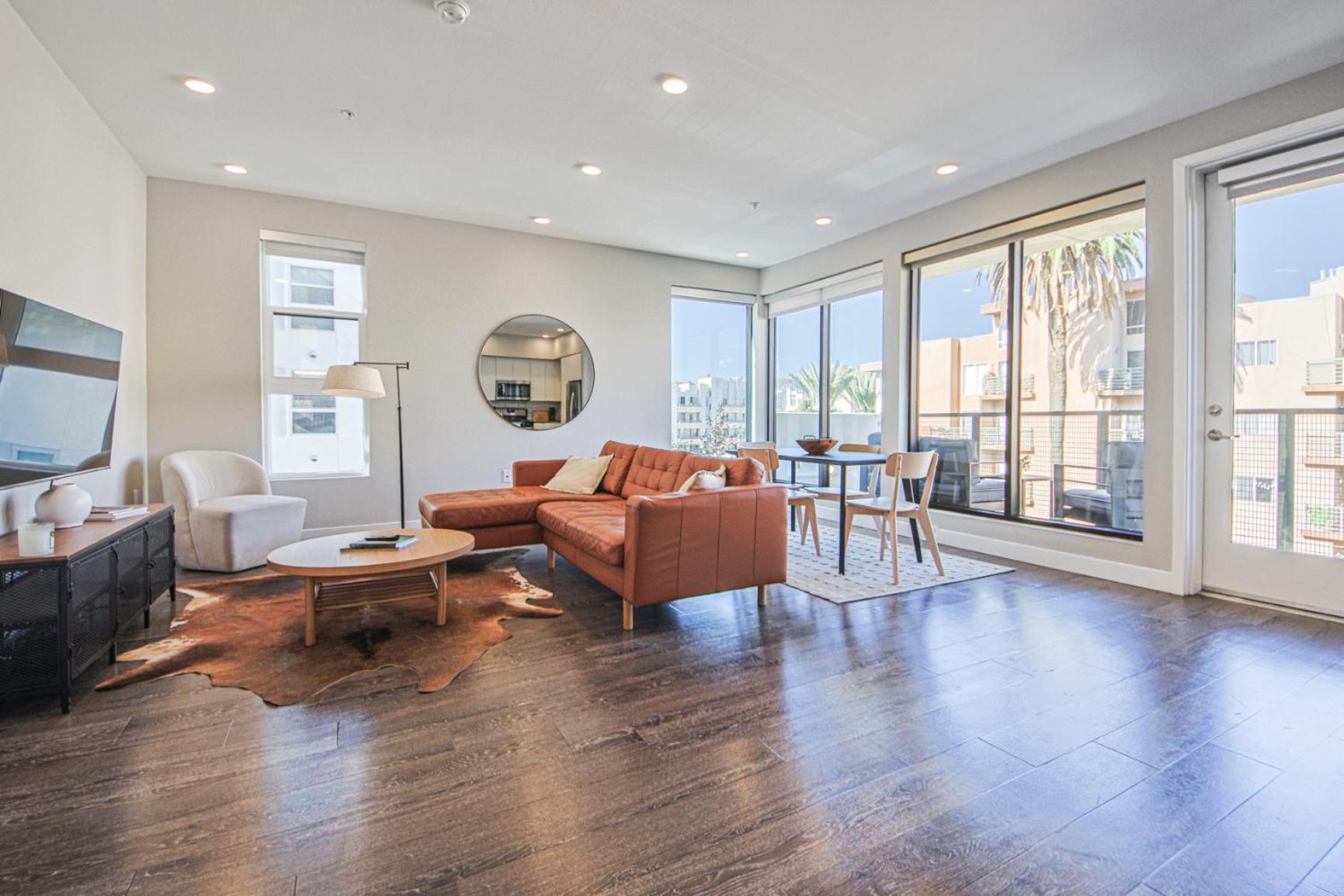 Hollywood Escape! Elegant 2BR 2BA Rental